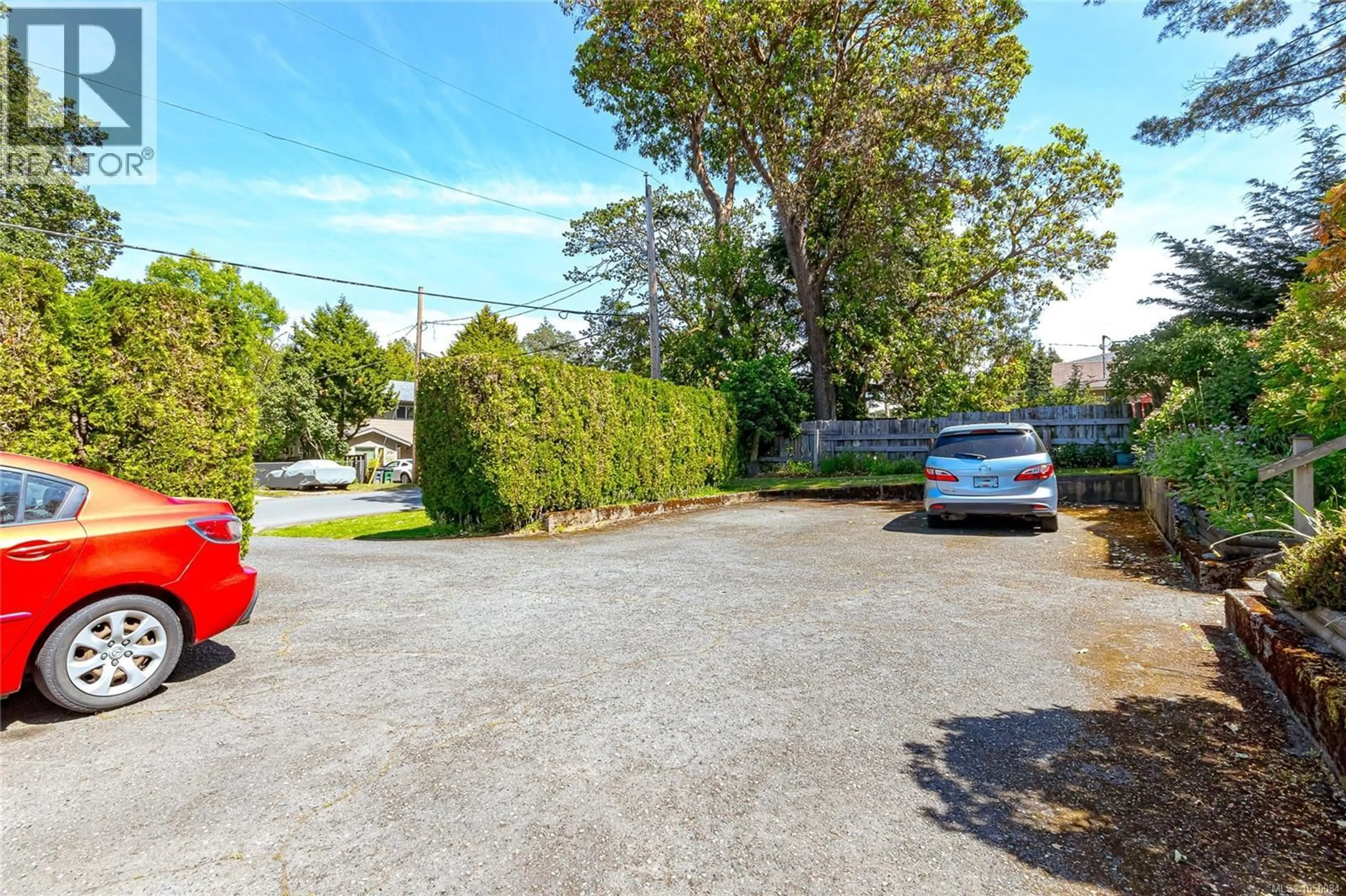 Parking for 4 - 869 SWAN STREET, Saanich British Columbia V8X2Z2