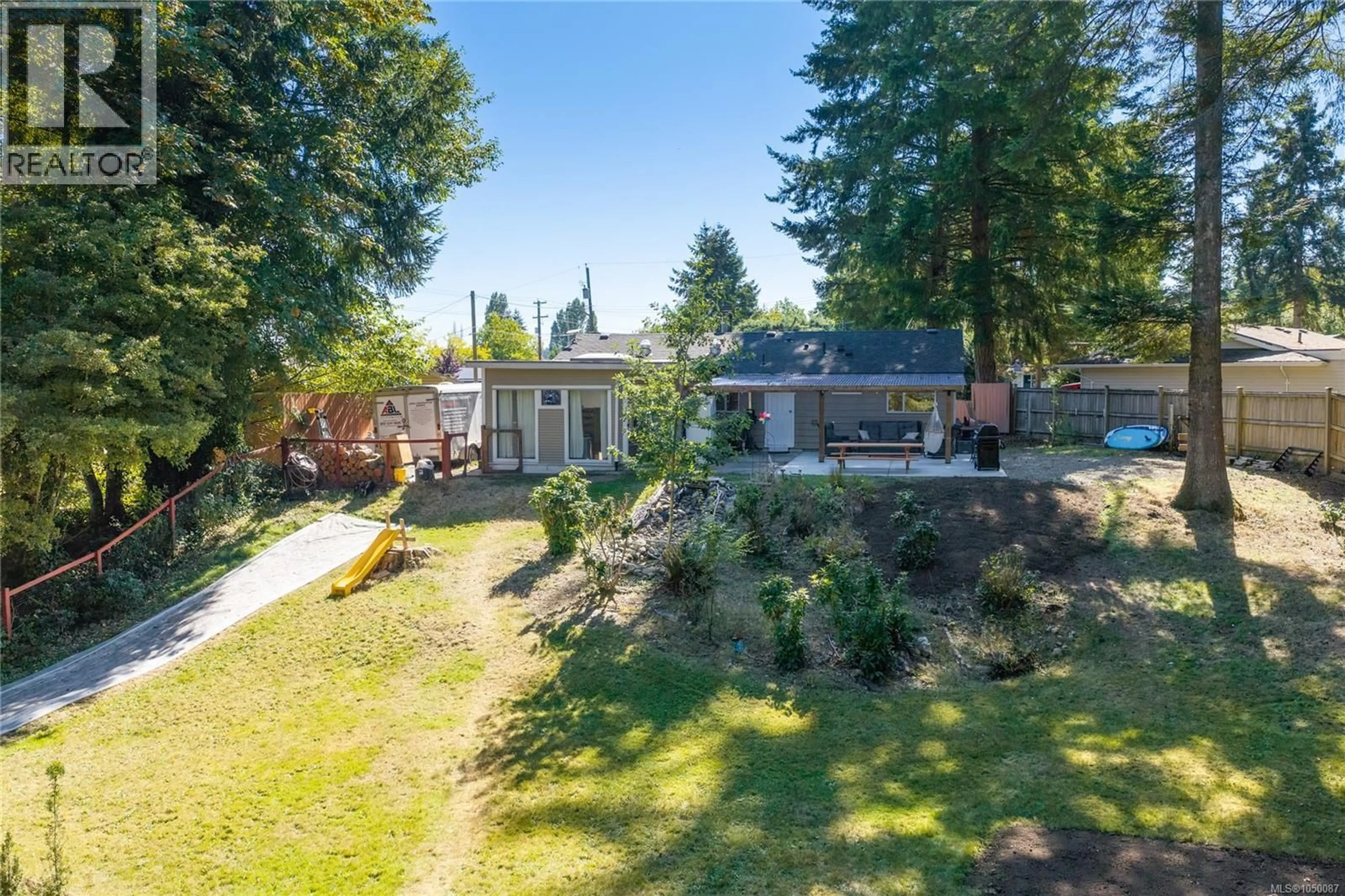 A pic from outside/outdoor area/front of a property/back of a property/a pic from drone, unknown for 608 BROOKESIDE PLACE, Nanaimo British Columbia V9R5T8