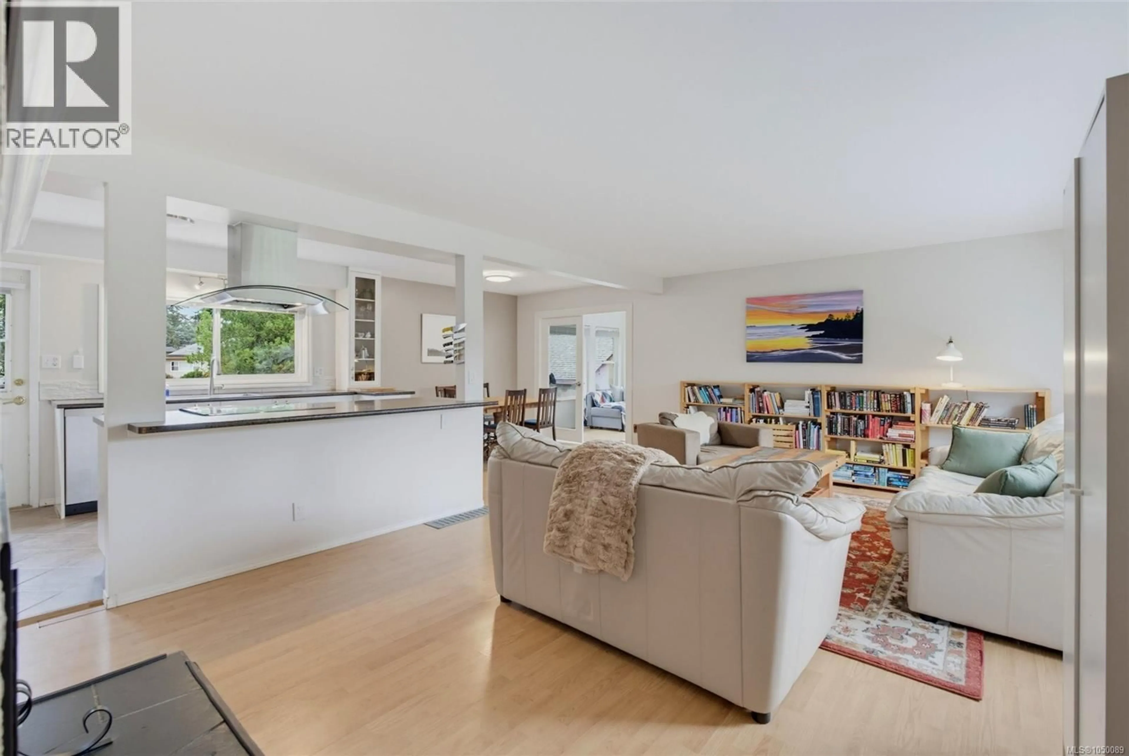Living room with furniture, unknown for 560 RIDLEY DRIVE, Colwood British Columbia V9C1K4