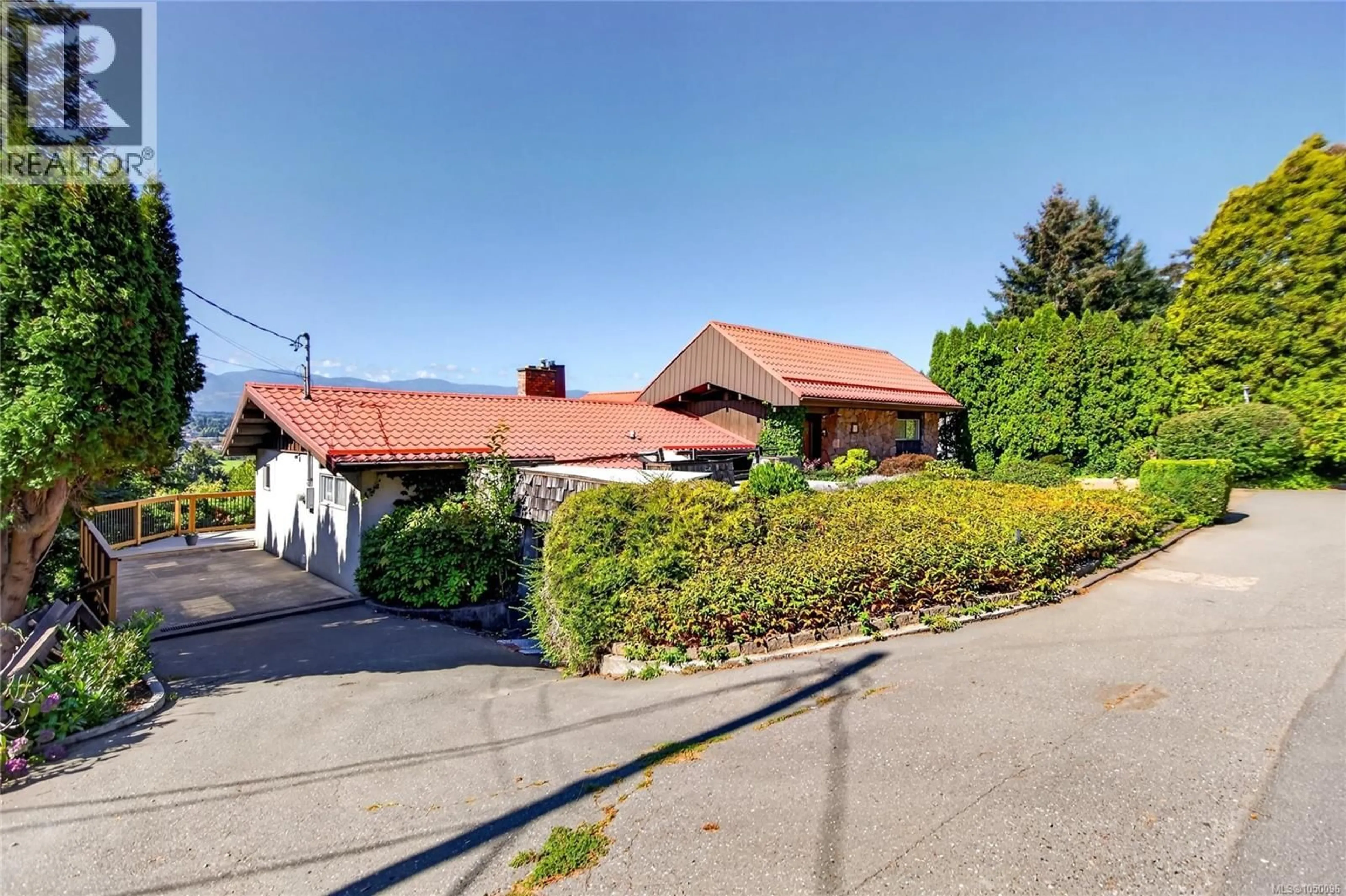A pic from outside/outdoor area/front of a property/back of a property/a pic from drone, street for 2911 BACK ROAD, Courtenay British Columbia V9N9G9