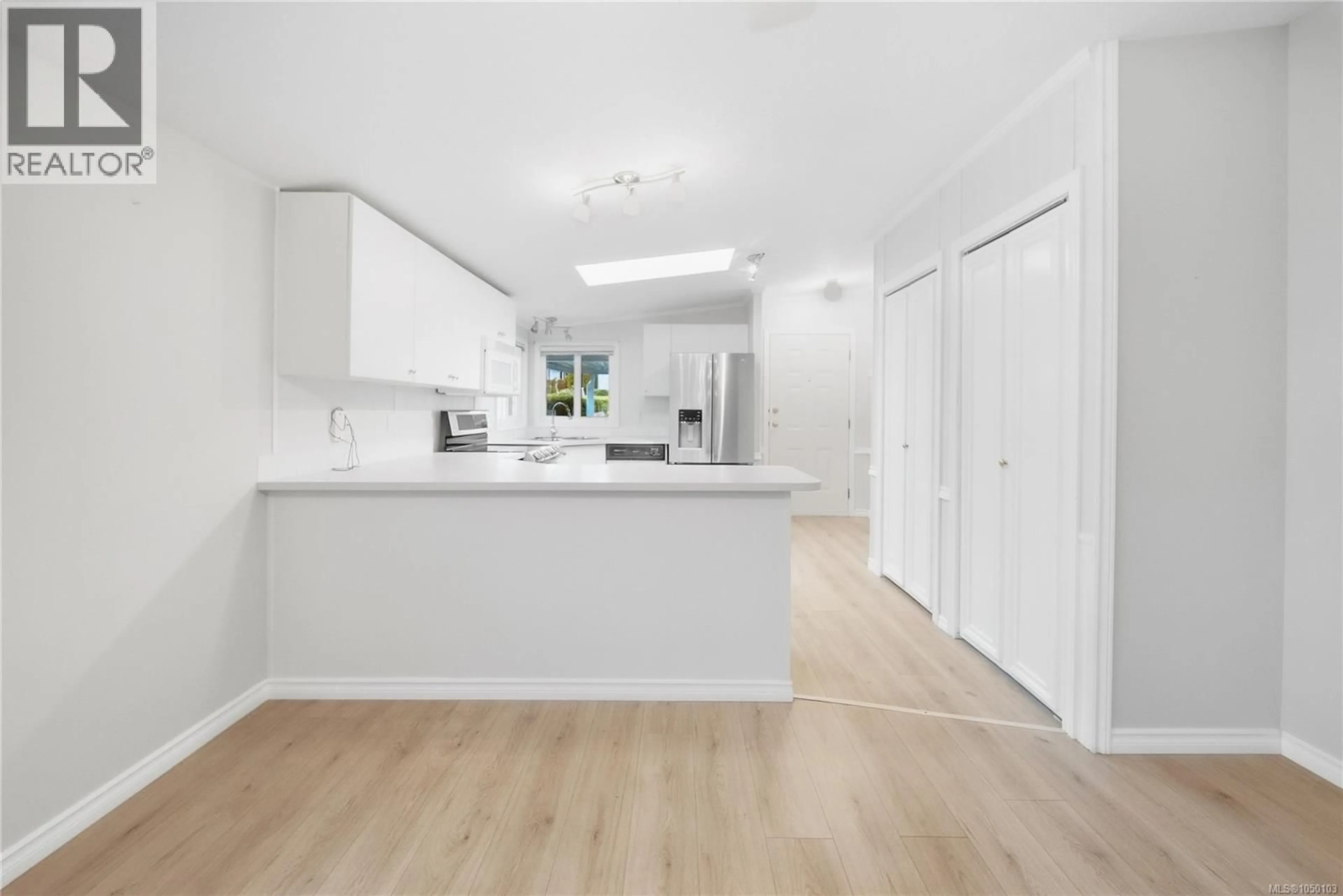 Open concept kitchen, unknown for 1018 COLLIER CRESCENT, Nanaimo British Columbia V9R6K6