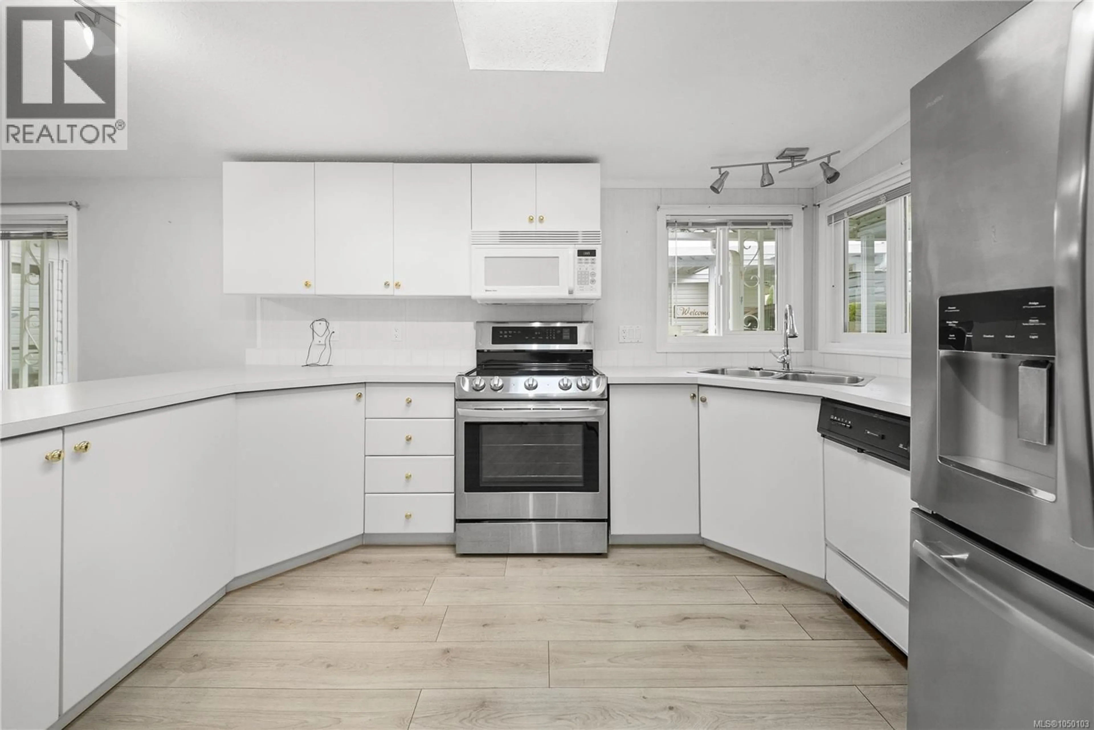 Open concept kitchen, unknown for 1018 COLLIER CRESCENT, Nanaimo British Columbia V9R6K6