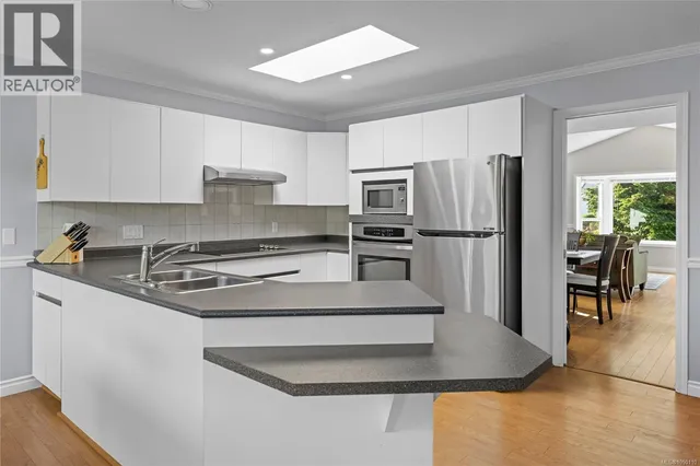 1133 WELLINGTON DRIVE, Qualicum Beach 2