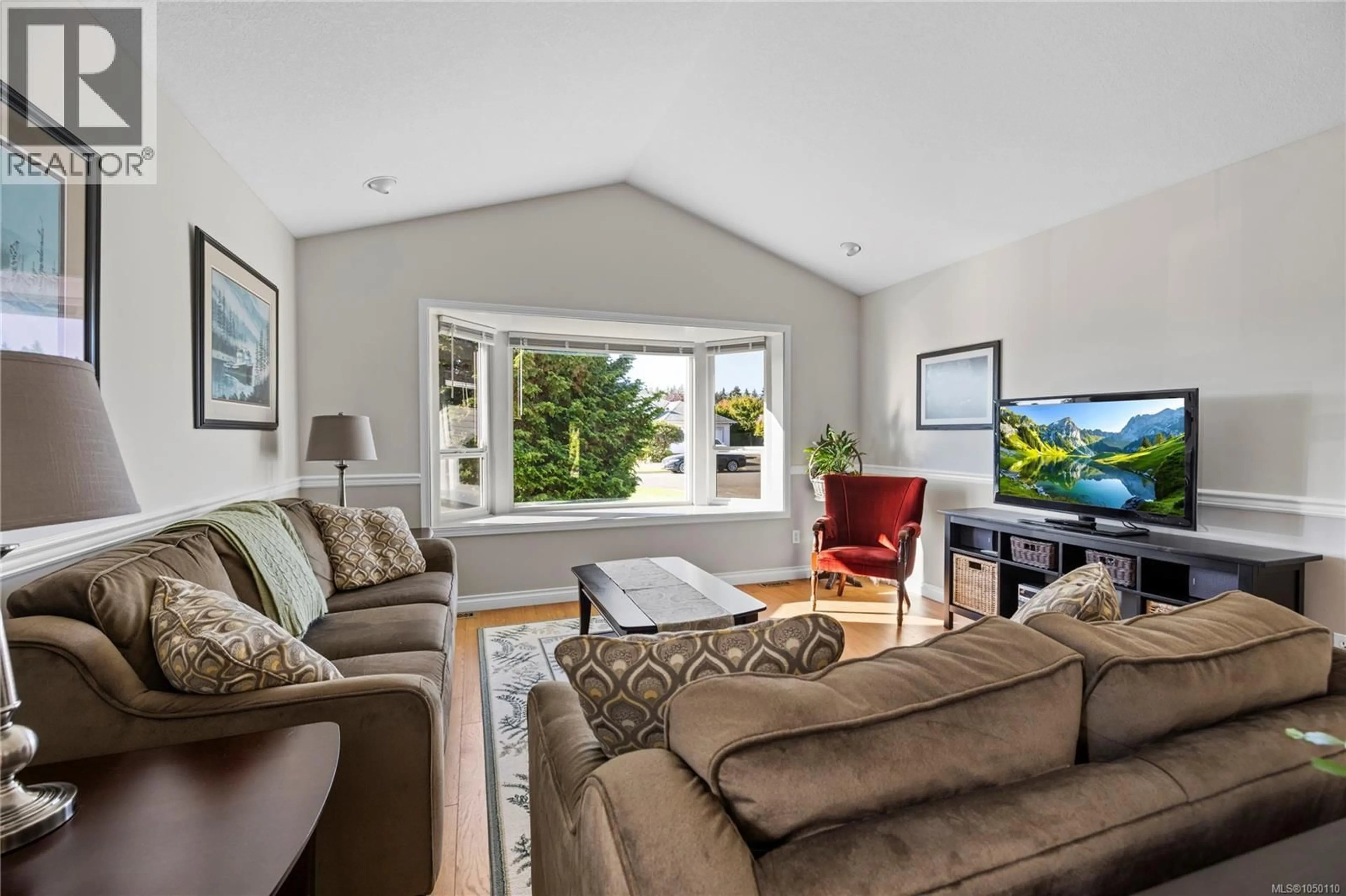 Living room with furniture, unknown for 1133 WELLINGTON DRIVE, Qualicum Beach British Columbia V9K2H6
