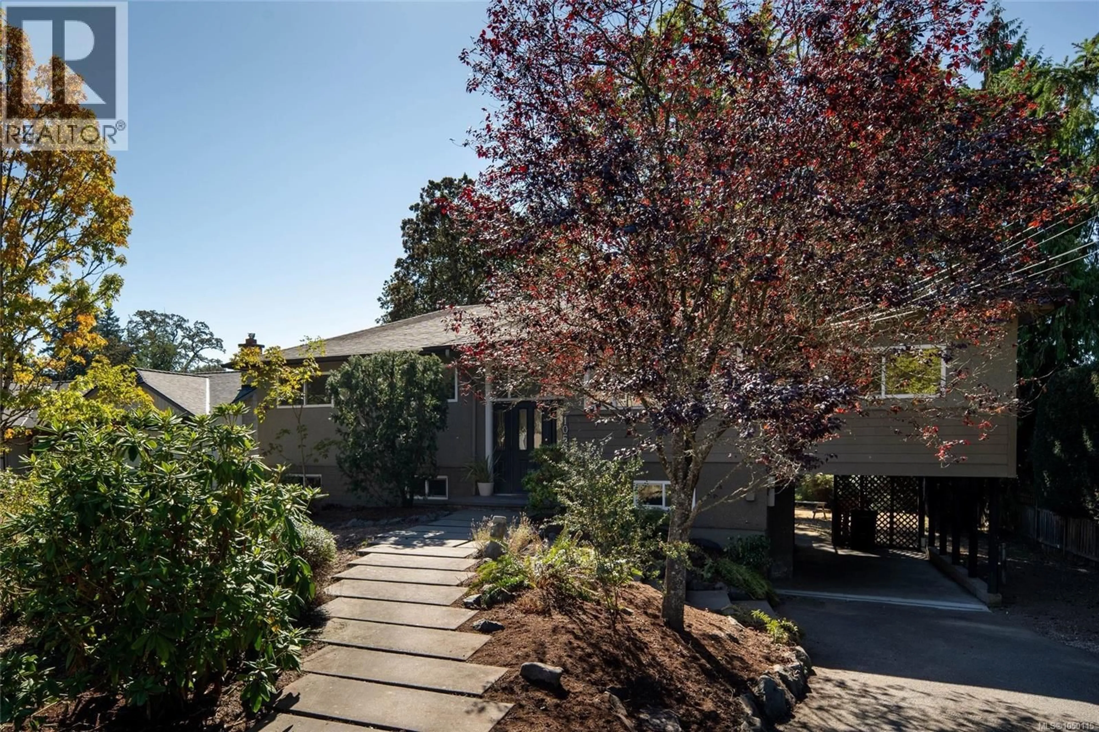Indoor foyer for 1055 CLARKE ROAD, Central Saanich British Columbia V8M1C7