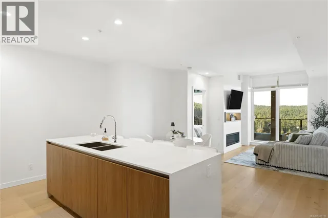 1412 - 2000 HANNINGTON ROAD, Langford 2