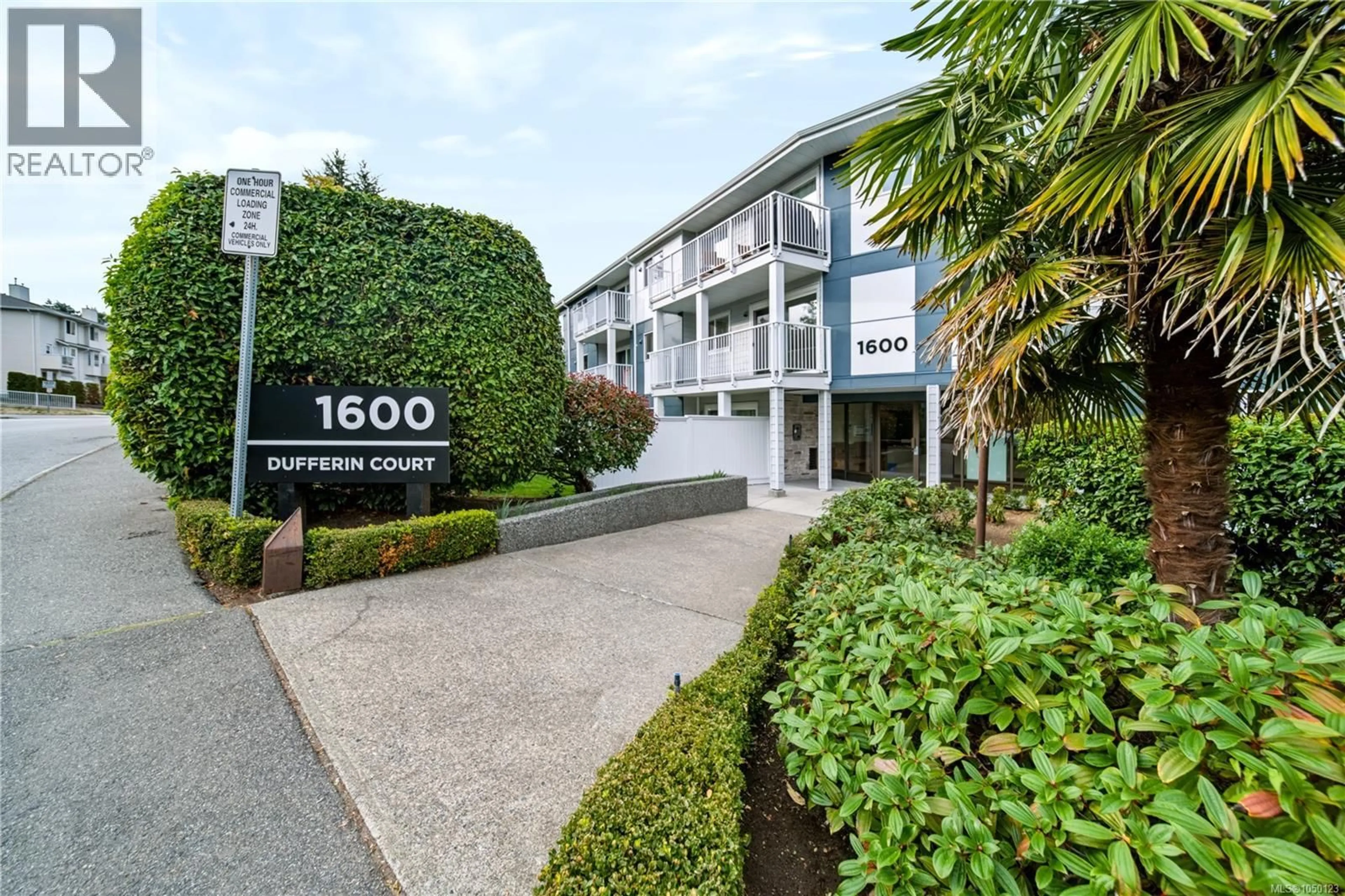 Indoor foyer for 202 - 1600 DUFFERIN CRESCENT, Nanaimo British Columbia V9S5N2