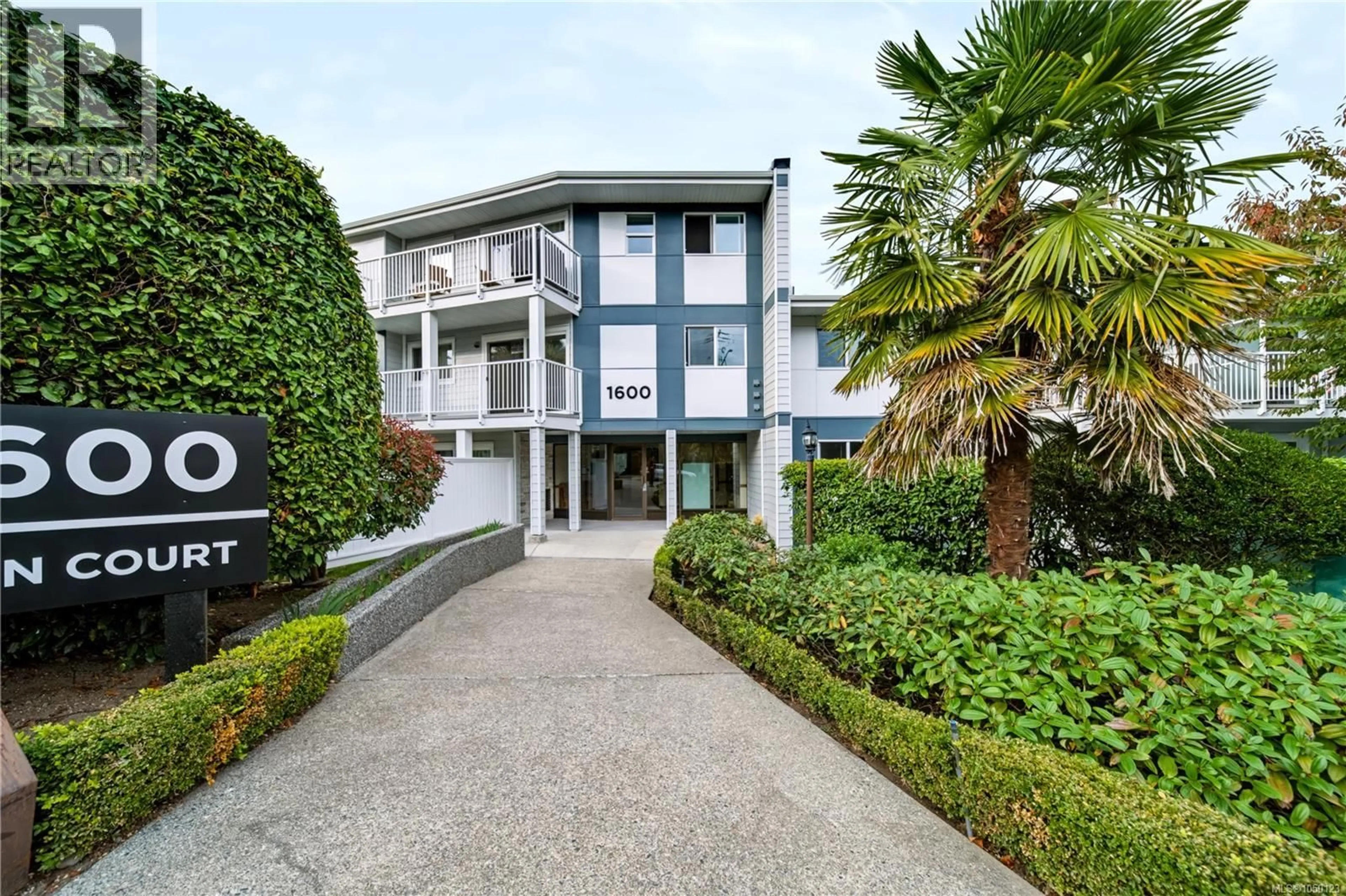 A pic from outside/outdoor area/front of a property/back of a property/a pic from drone, street for 202 - 1600 DUFFERIN CRESCENT, Nanaimo British Columbia V9S5N2