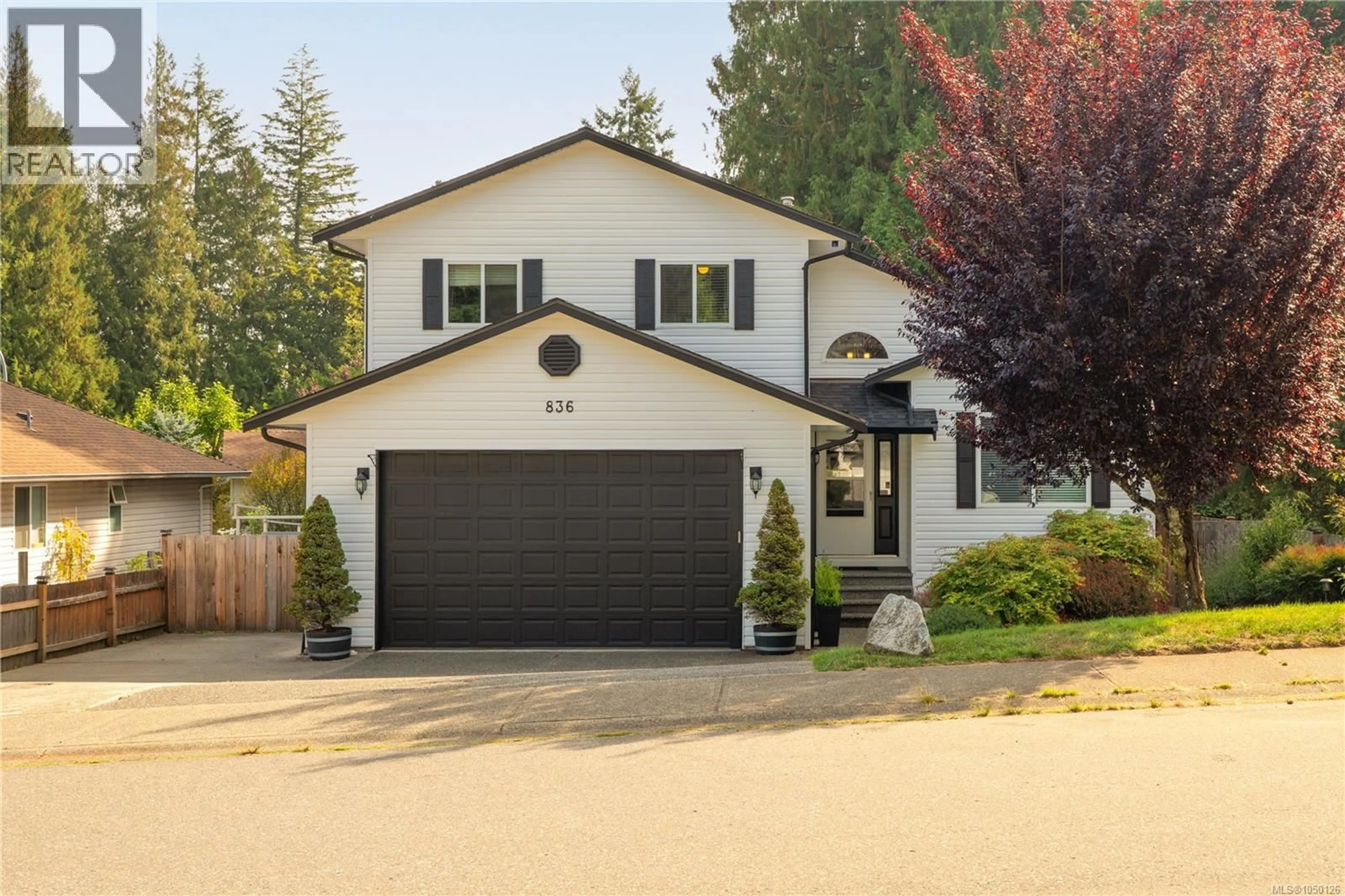 Home with vinyl exterior material, street for 836 GLENGARRY CRESCENT, Nanaimo British Columbia V9R6P3