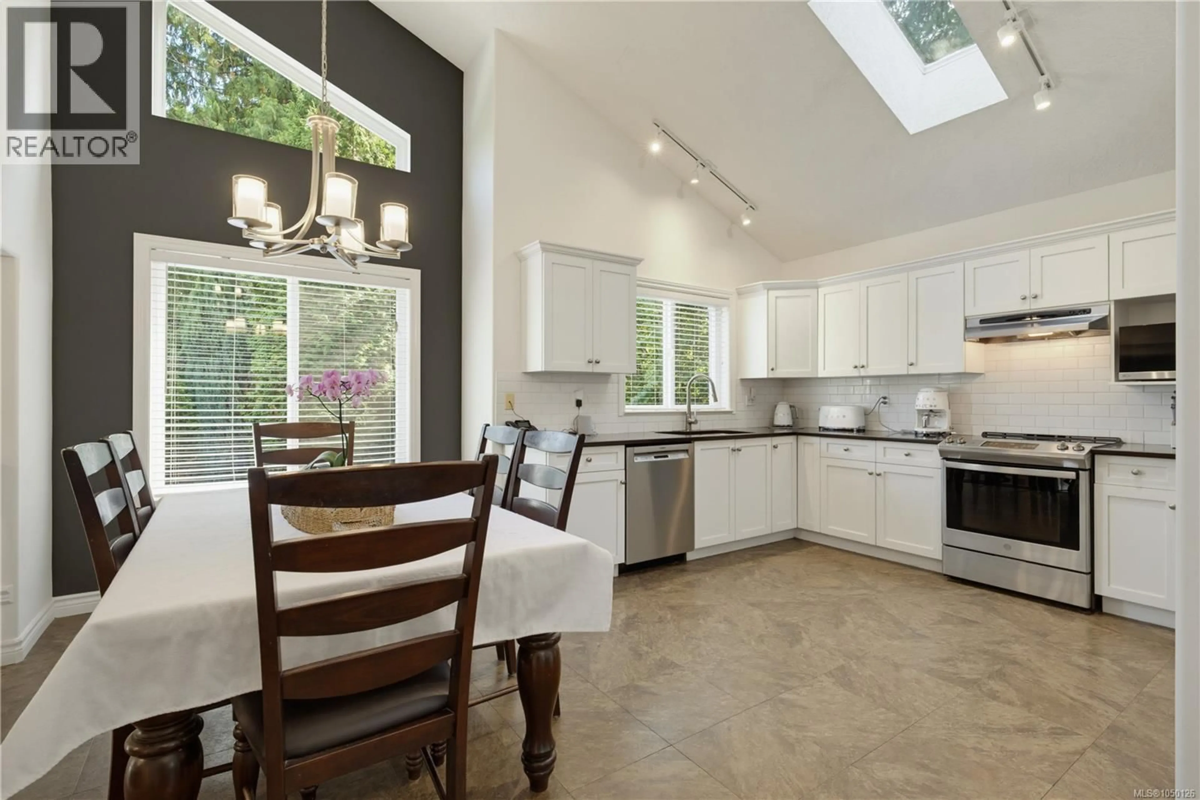 Open concept kitchen, ceramic/tile floor for 836 GLENGARRY CRESCENT, Nanaimo British Columbia V9R6P3