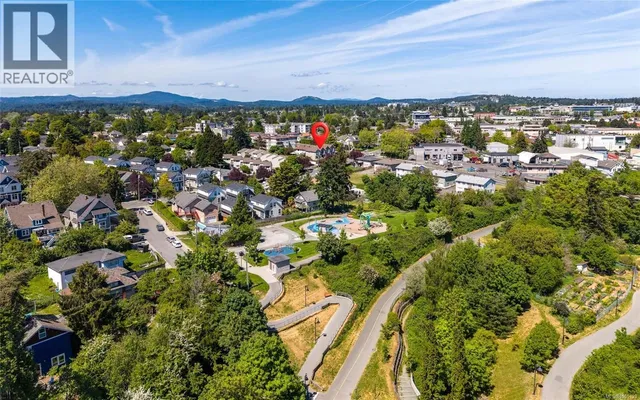 3154 WASHINGTON AVENUE, Victoria 2