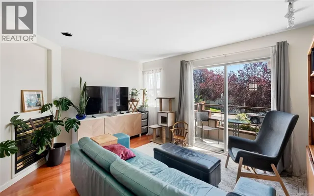 3154 WASHINGTON AVENUE, Victoria 3