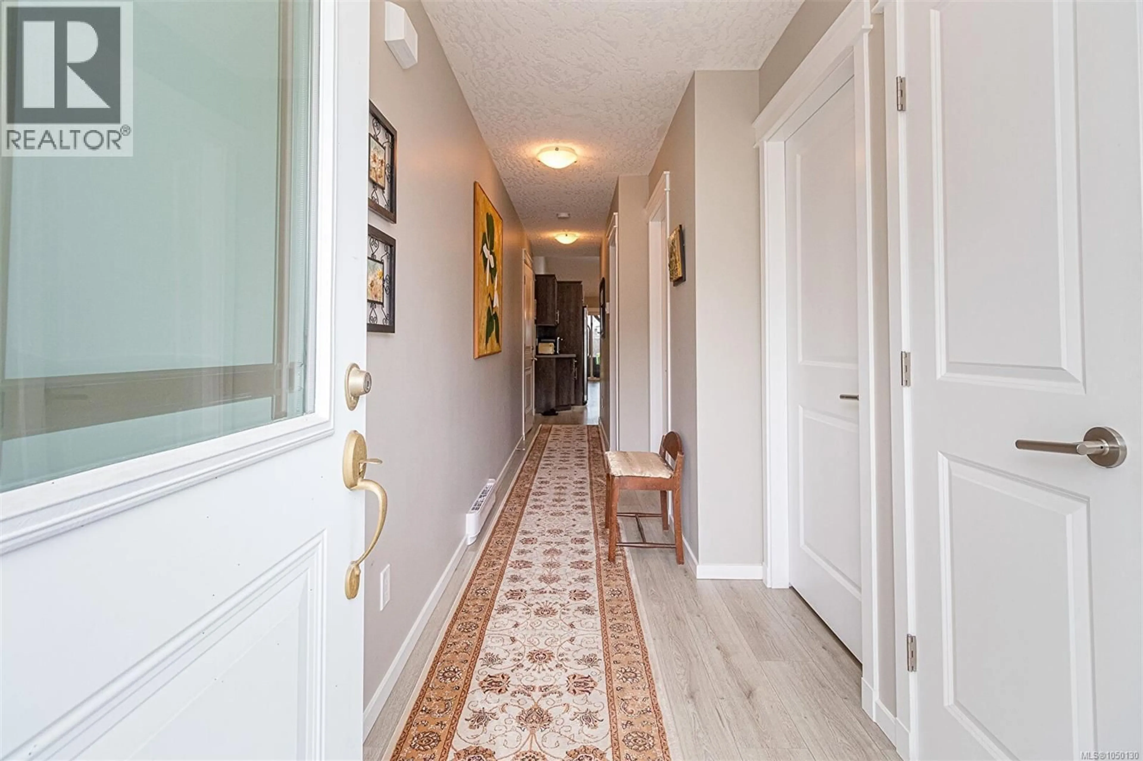 Indoor foyer for 61 - 7586 TETAYUT ROAD, Central Saanich British Columbia V8M0B4