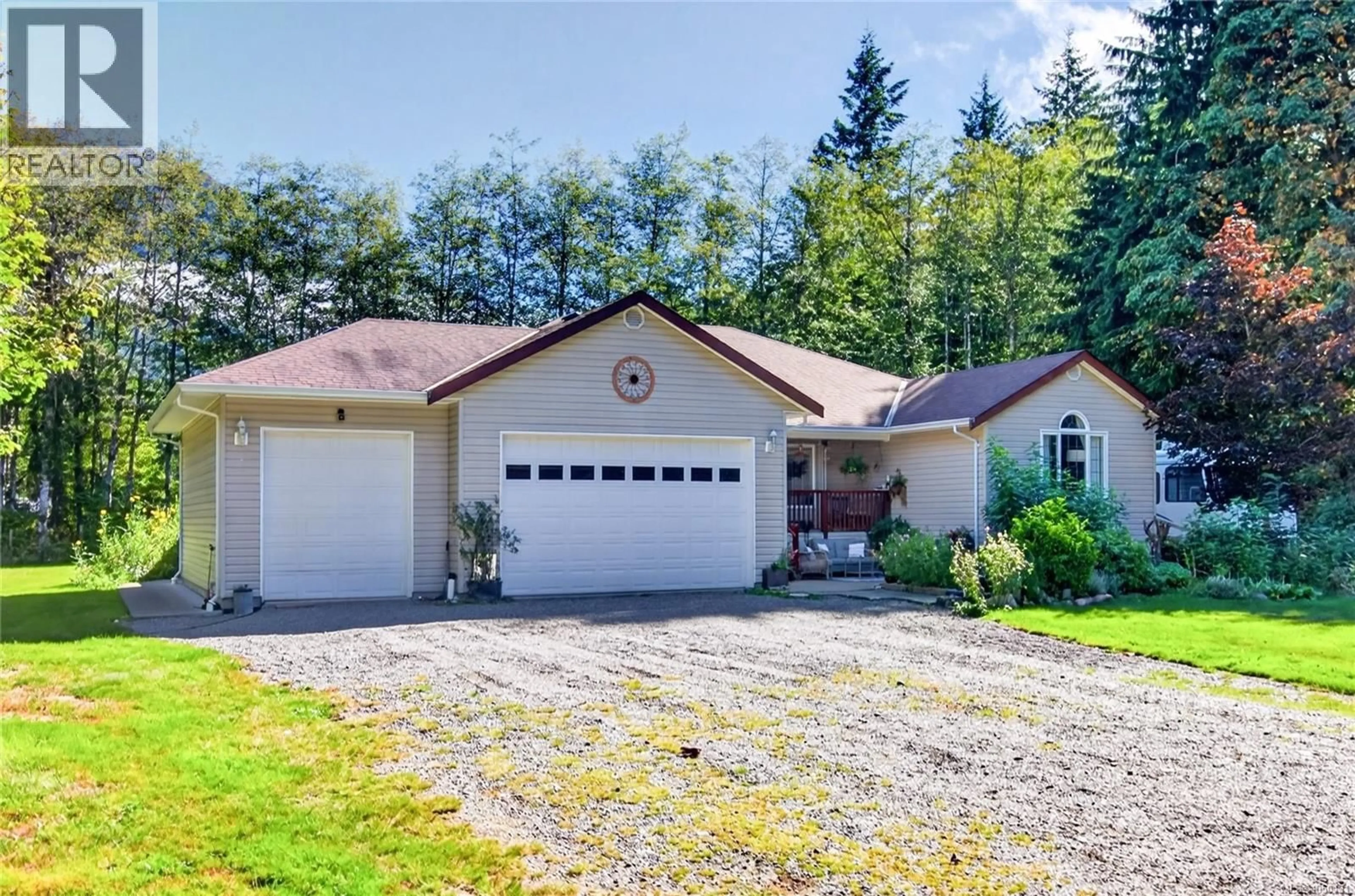 A pic from outside/outdoor area/front of a property/back of a property/a pic from drone, unknown for 429 HOWES ROAD, Sayward British Columbia V0P1R0