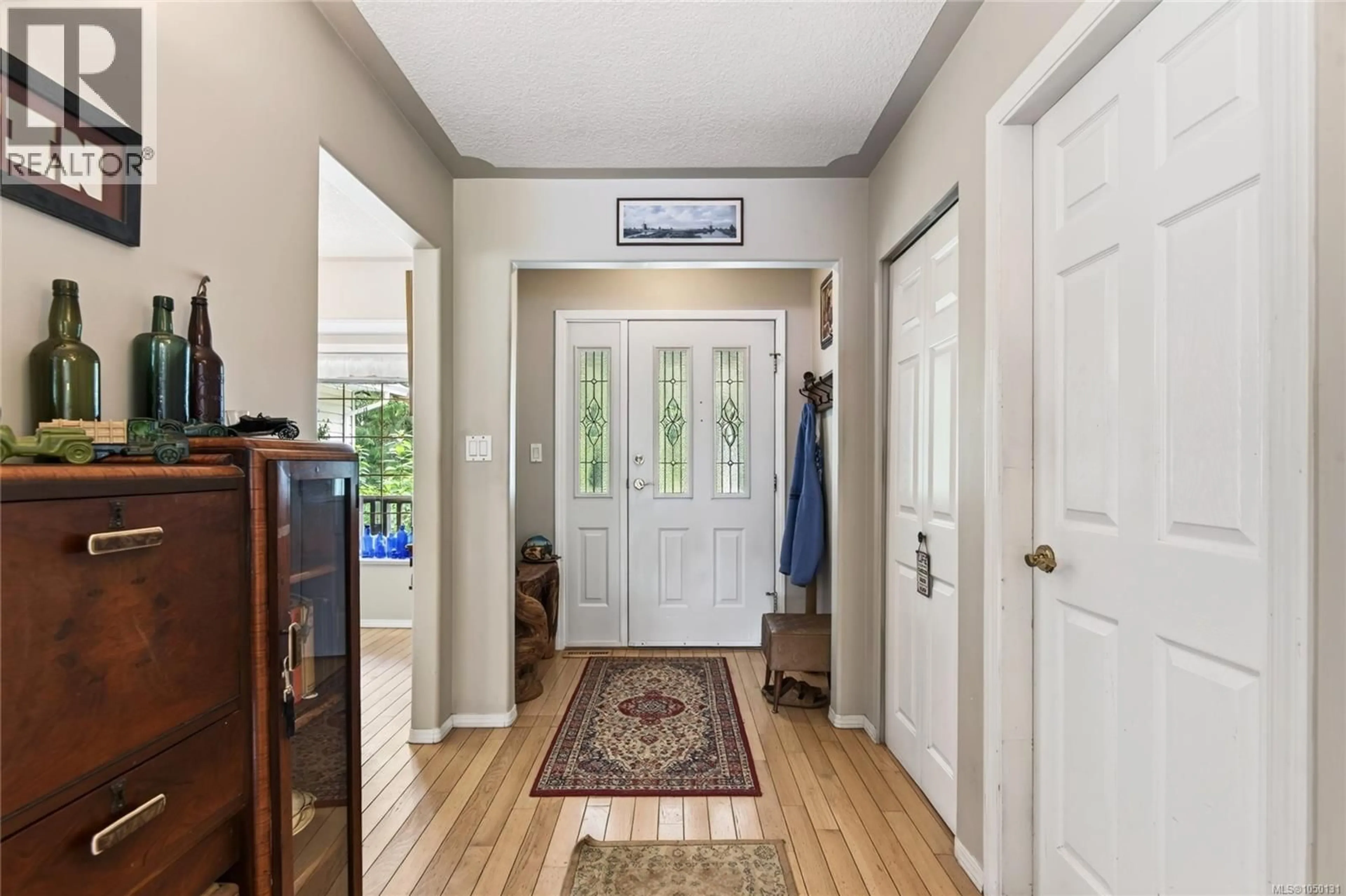 Indoor entryway for 429 HOWES ROAD, Sayward British Columbia V0P1R0