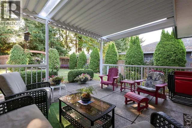 2561 HEBRIDES CRESCENT, Courtenay 4