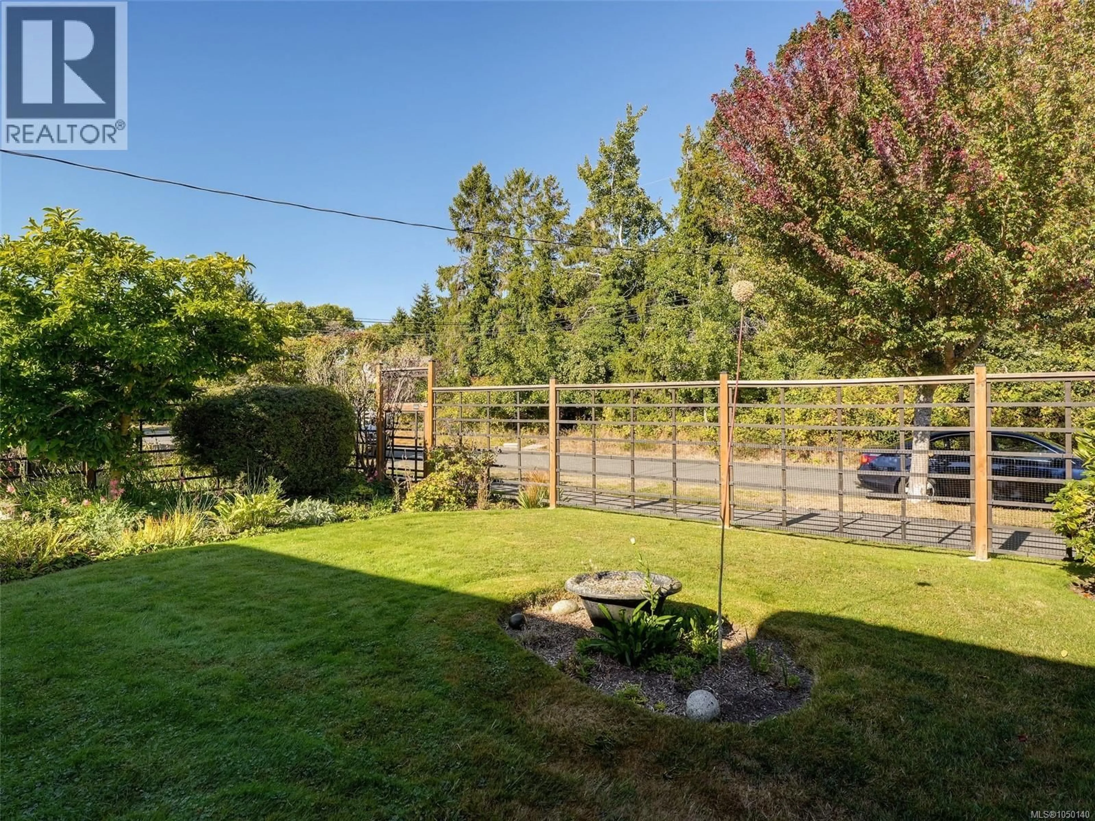 A pic from outside/outdoor area/front of a property/back of a property/a pic from drone, forest/trees view for 865 BANK STREET, Victoria British Columbia V8S4A8