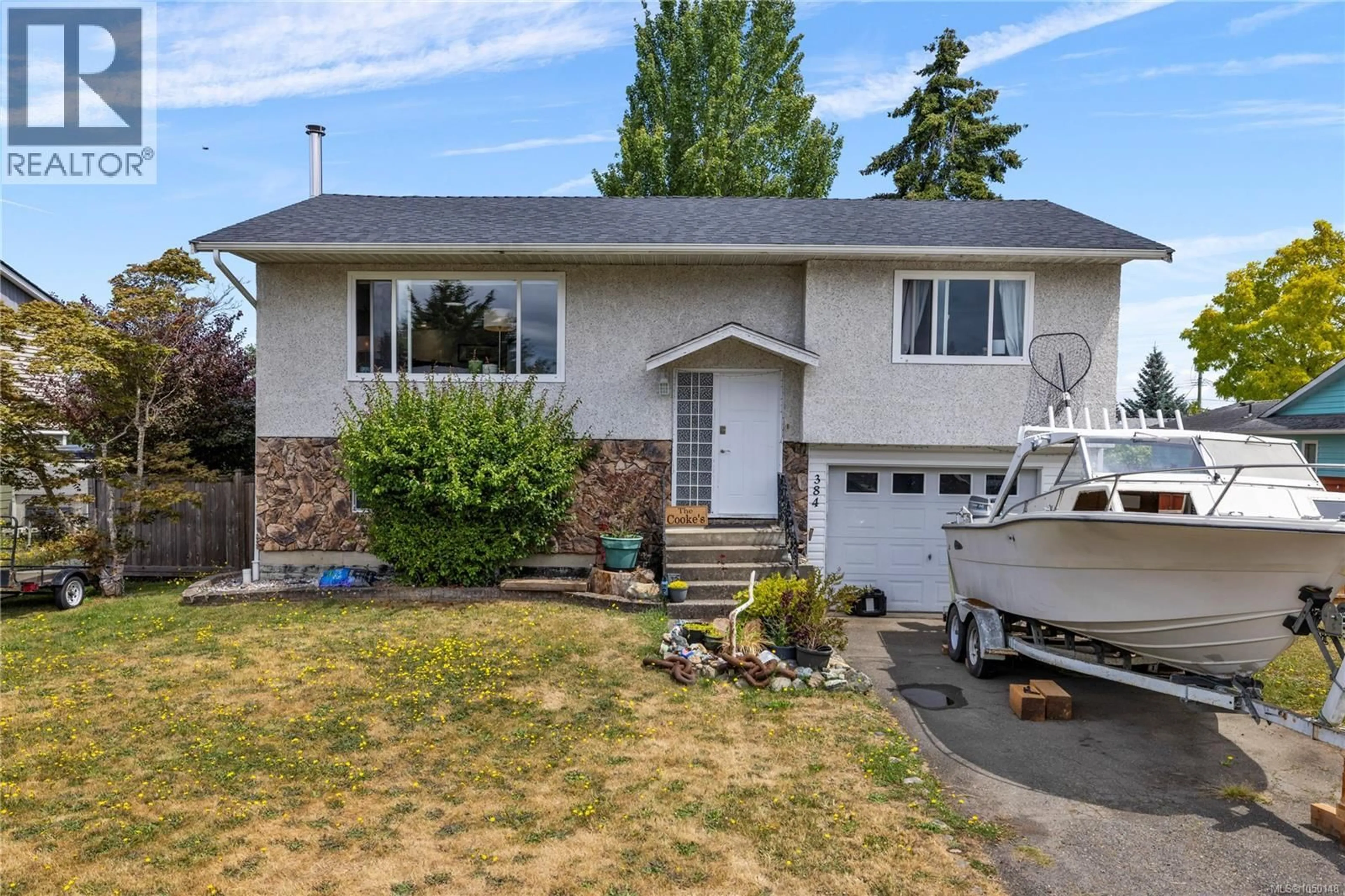 Home with vinyl exterior material, street for 384 MCKILLOP DRIVE, Parksville British Columbia V9P1L5