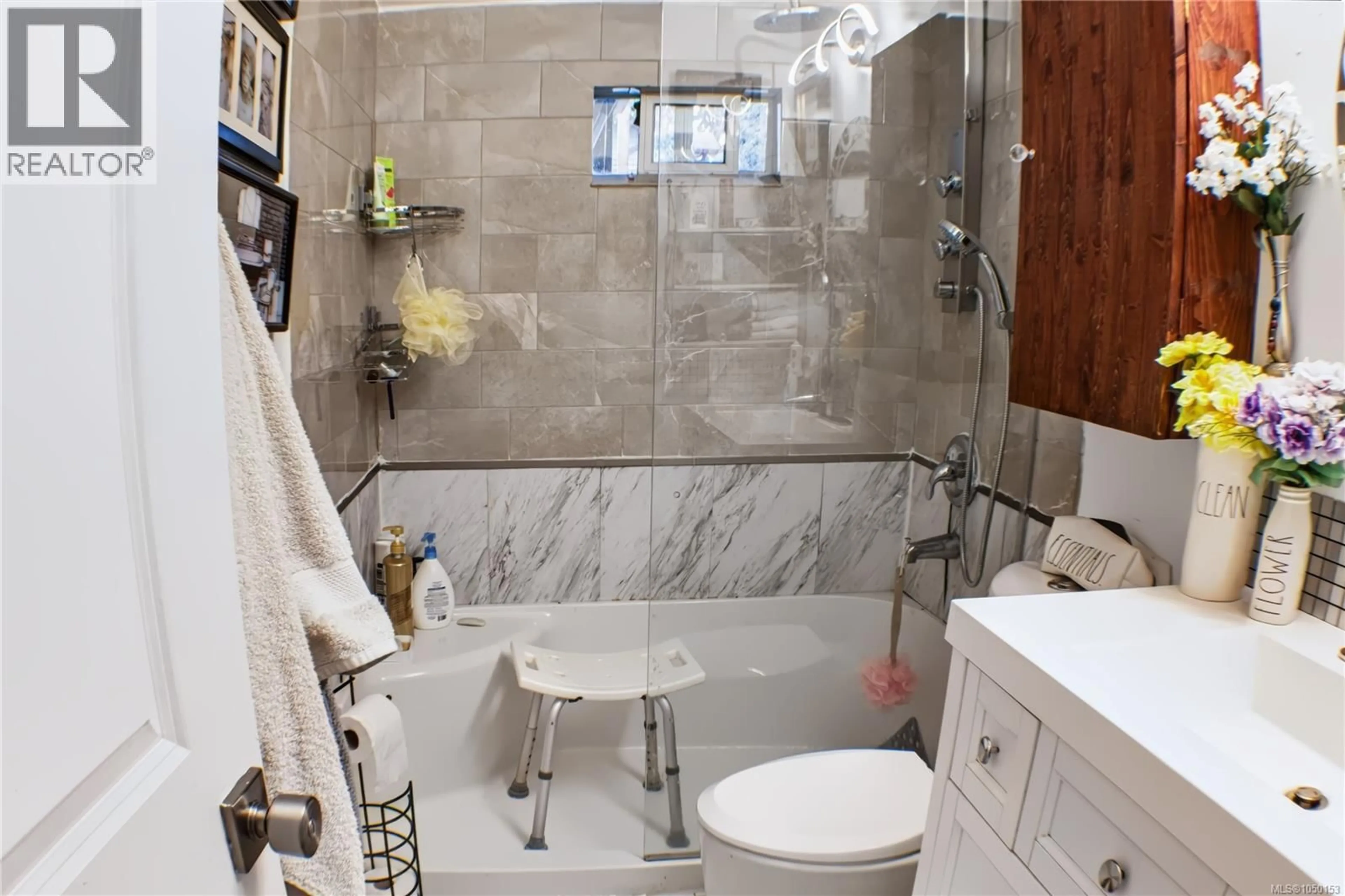Standard bathroom, ceramic/tile floor for 1120 DONNA AVENUE, Langford British Columbia V9B2Z3