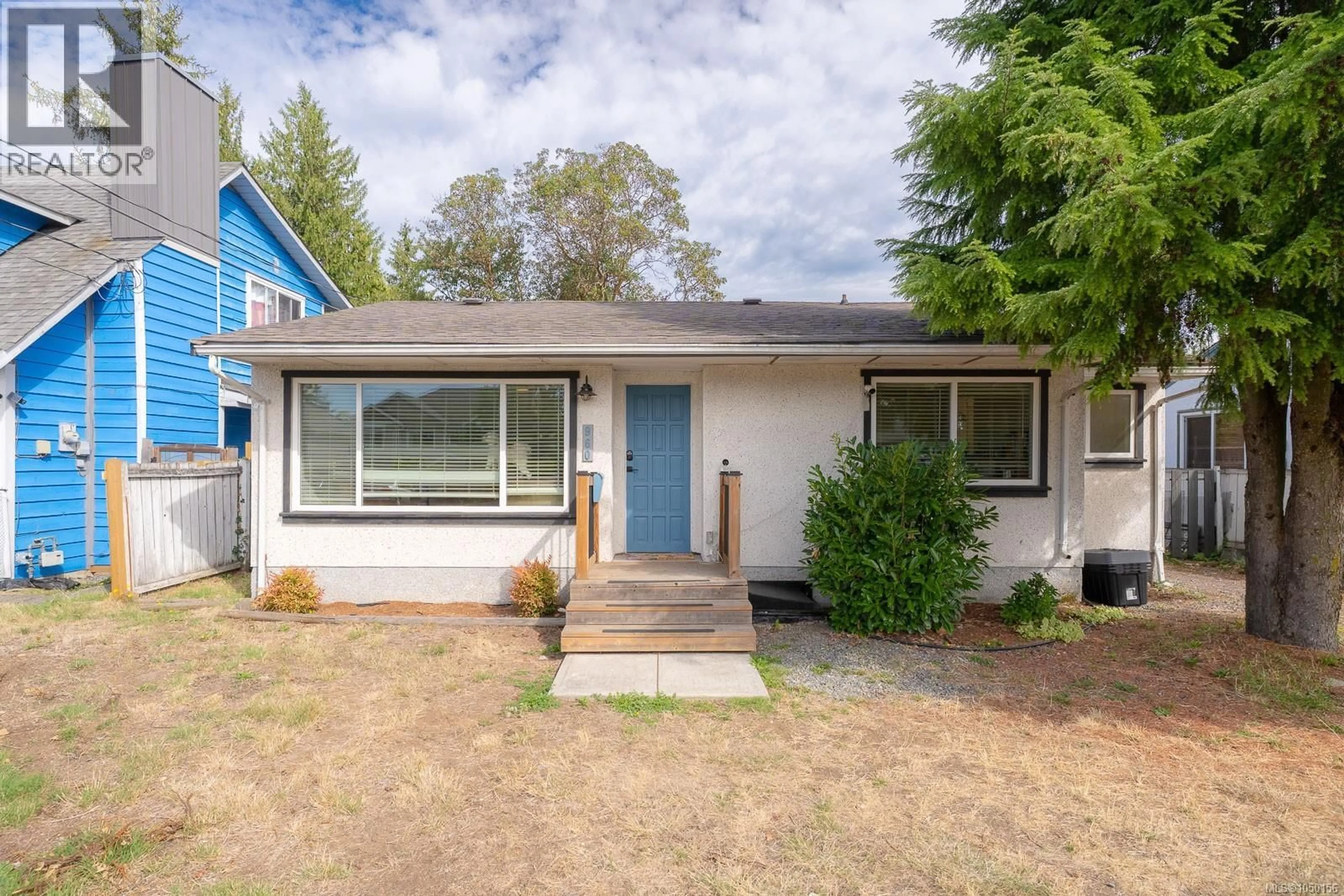 Home with vinyl exterior material, street for 960 ST. ANDREWS STREET, Nanaimo British Columbia V9S1S9