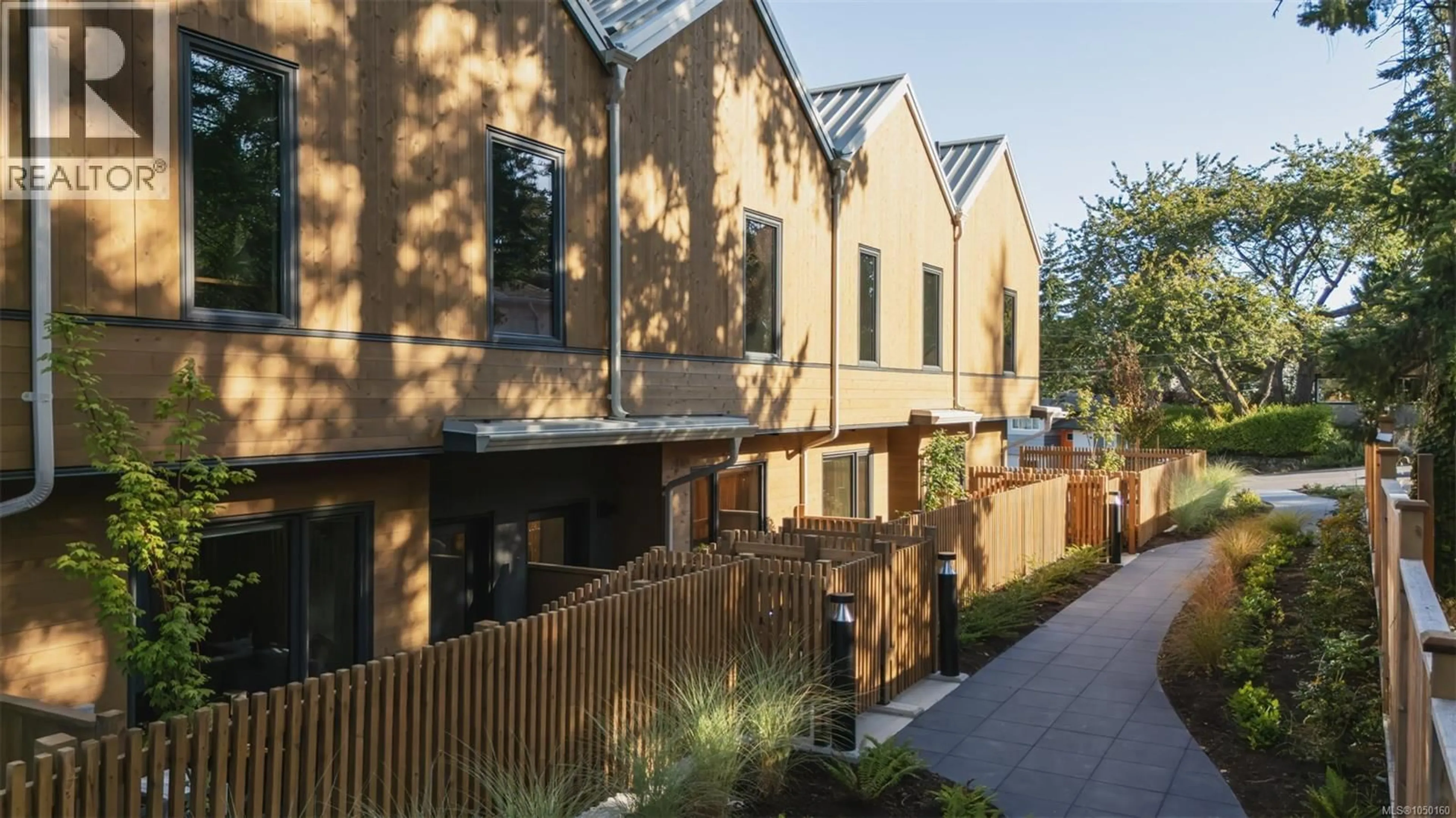 Patio, street for 5 - 1520 LOUISE PLACE, Saanich British Columbia V8P2T8