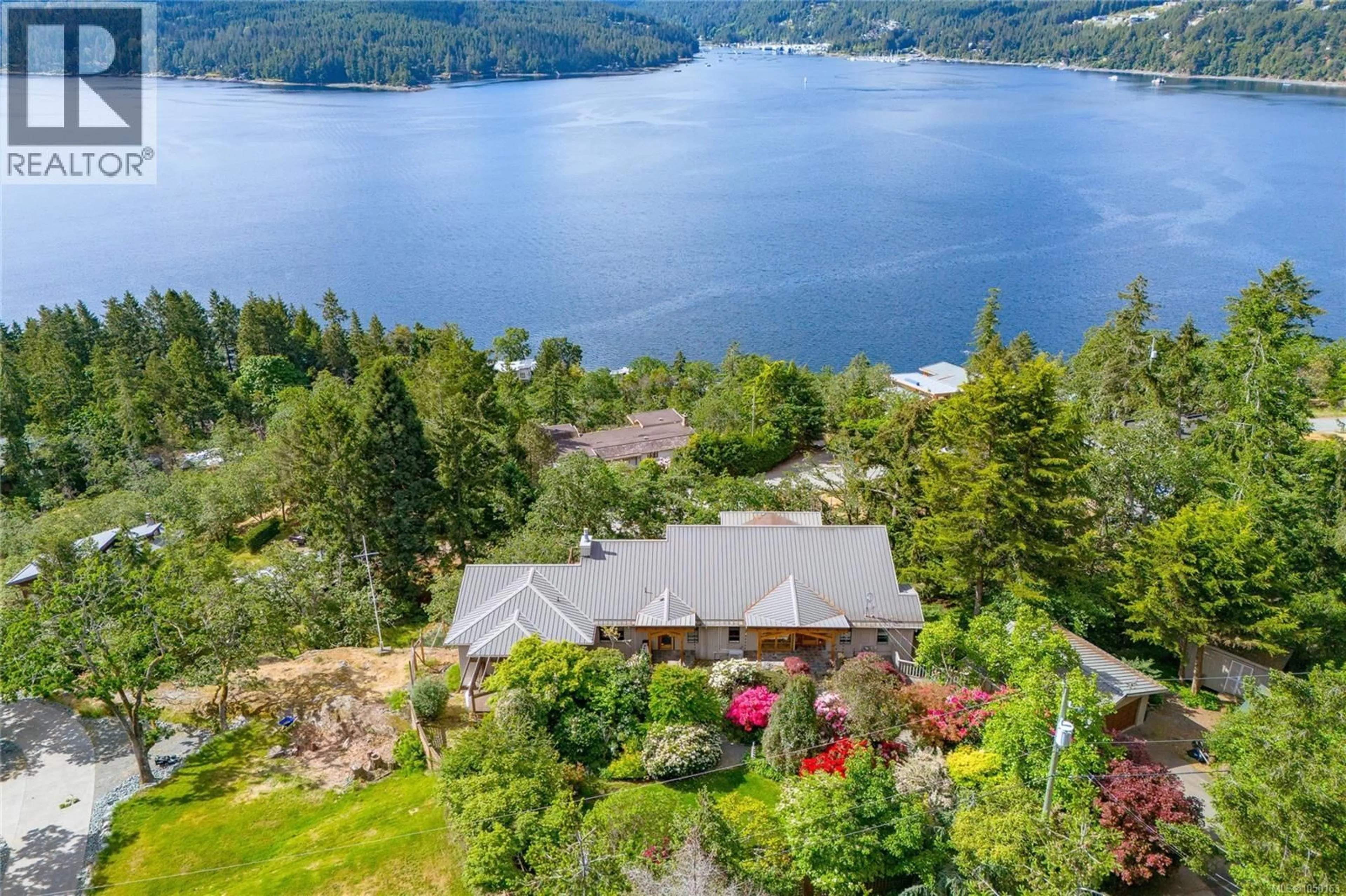 A pic from outside/outdoor area/front of a property/back of a property/a pic from drone, water/lake/river/ocean view for 526 BAYVIEW PLACE, Duncan British Columbia V9L5X7