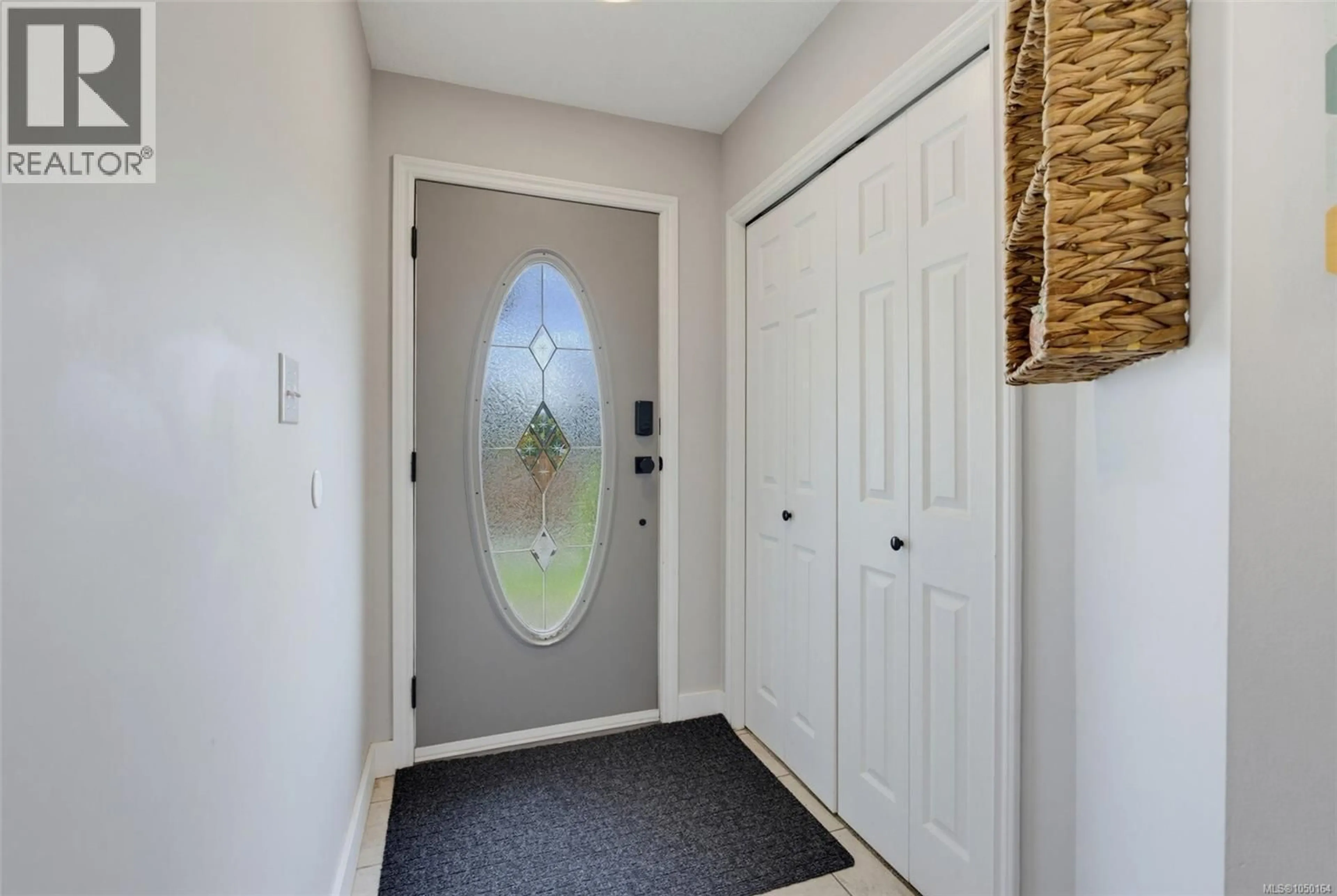 Indoor entryway for 4 - 2563 MILLSTREAM ROAD, Langford British Columbia V9B6N2