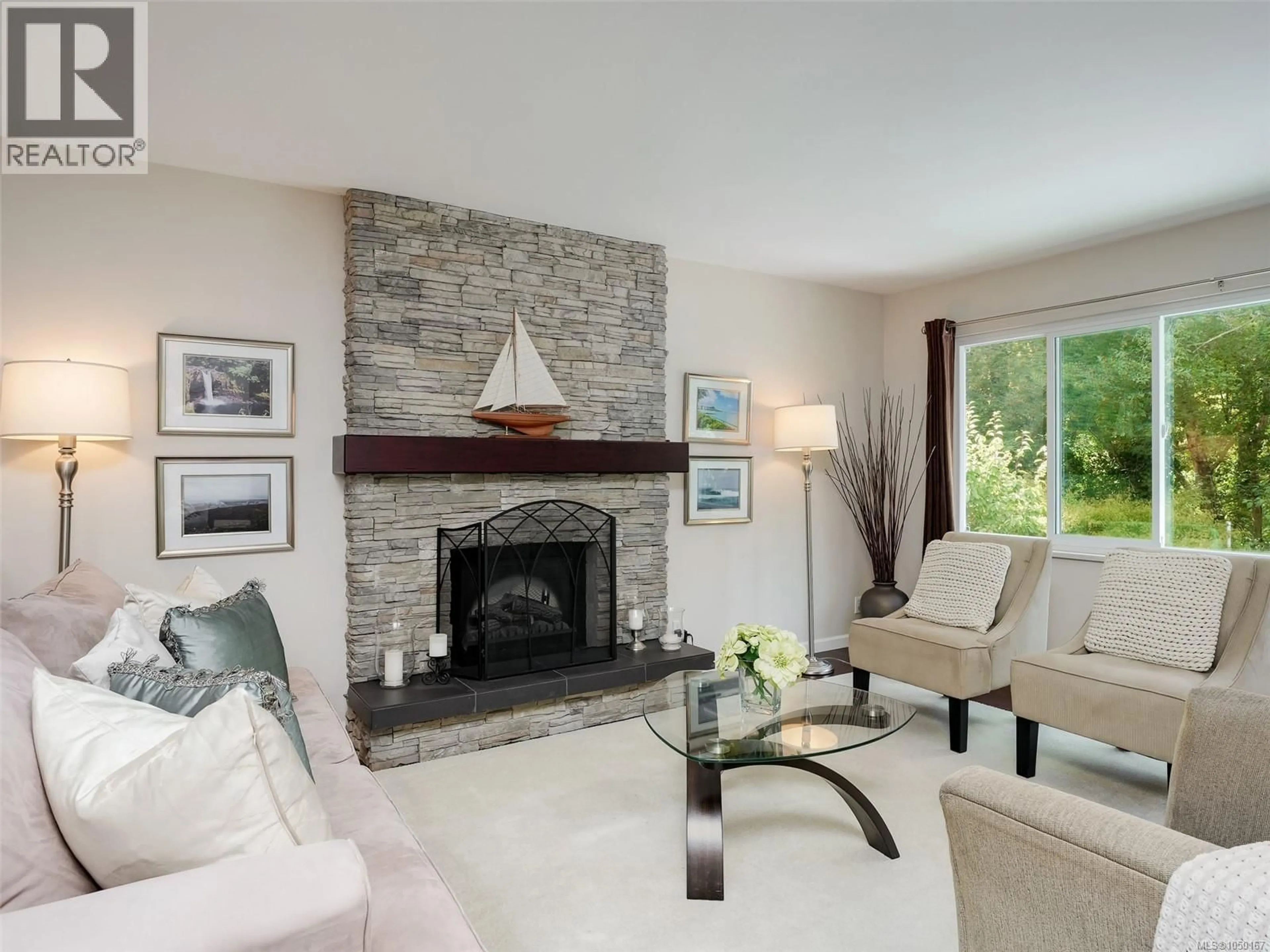 Living room with furniture, unknown for 4290 EASTRIDGE CRESCENT, Saanich British Columbia V8Z6B6