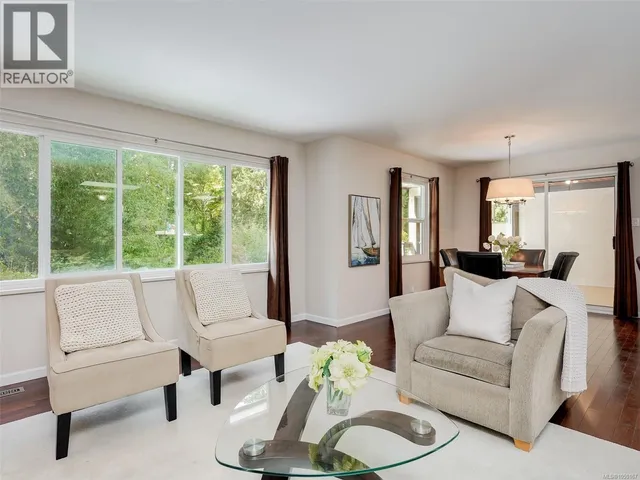 4290 EASTRIDGE CRESCENT, Saanich 2