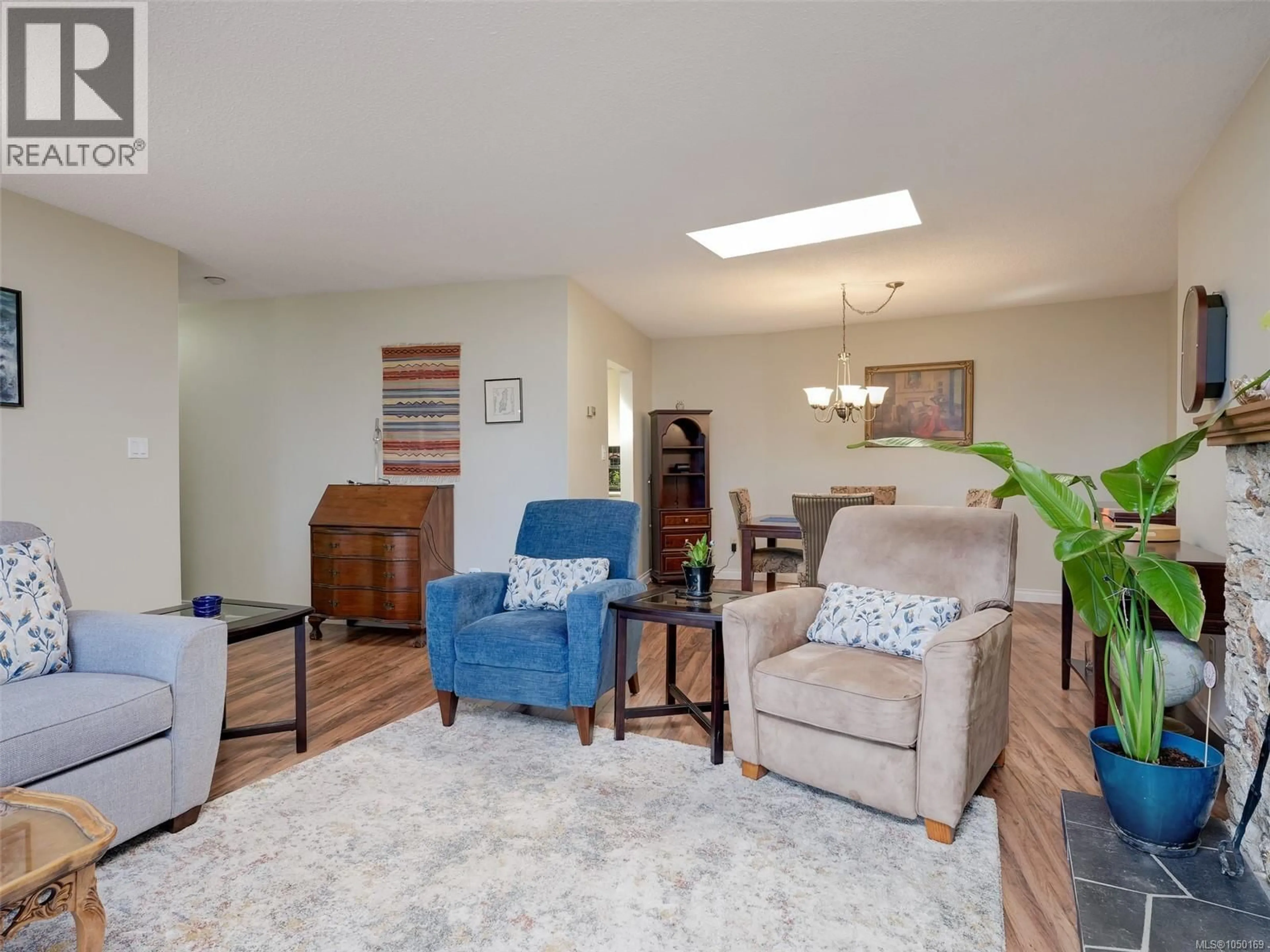 Living room with furniture, unknown for 312 - 3962 CEDAR HILL ROAD, Saanich British Columbia V8N3B8