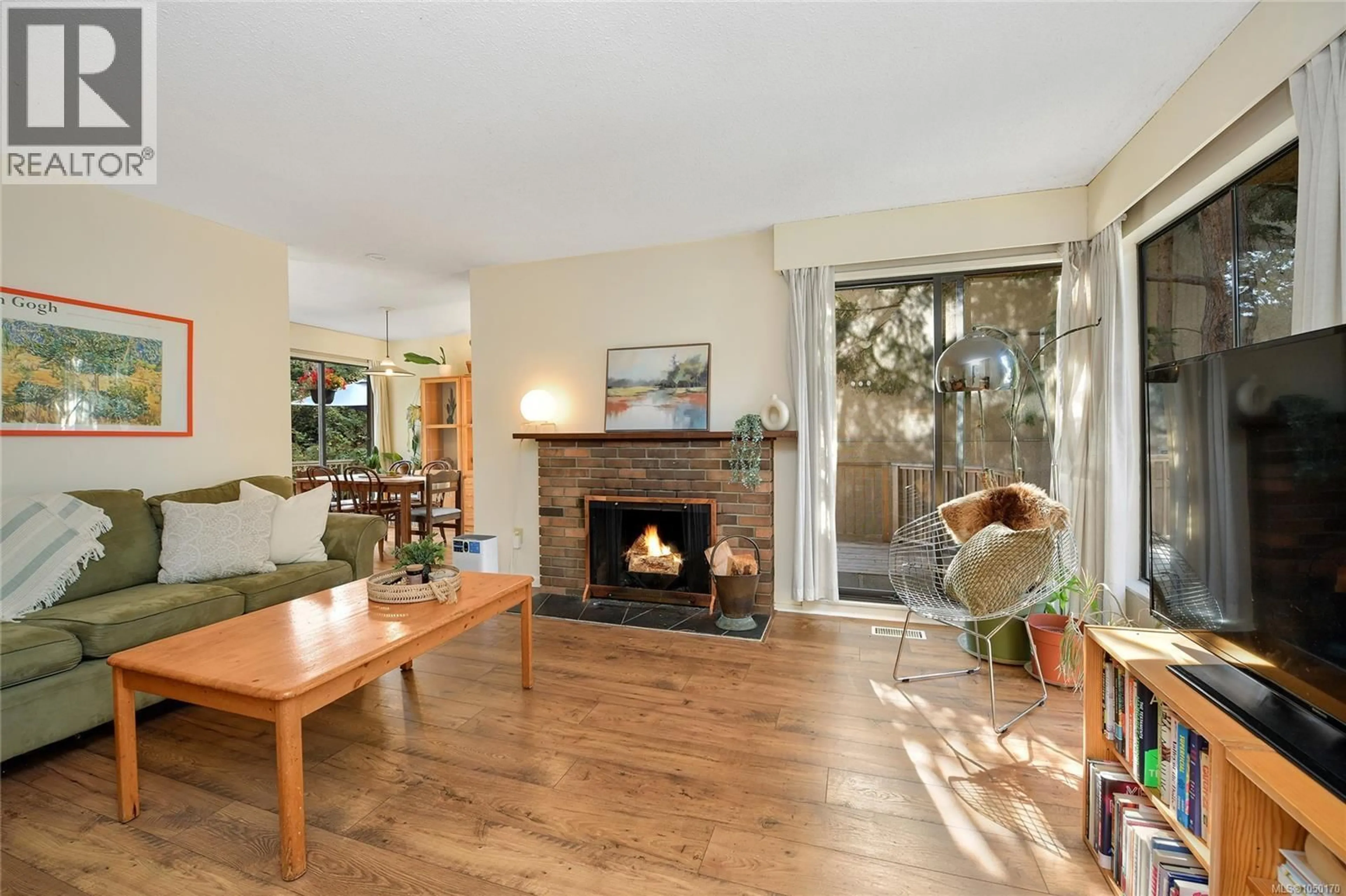 Living room with furniture, wood/laminate floor for 4039 DAFFODIL PLACE, Saanich British Columbia V8Z6G1