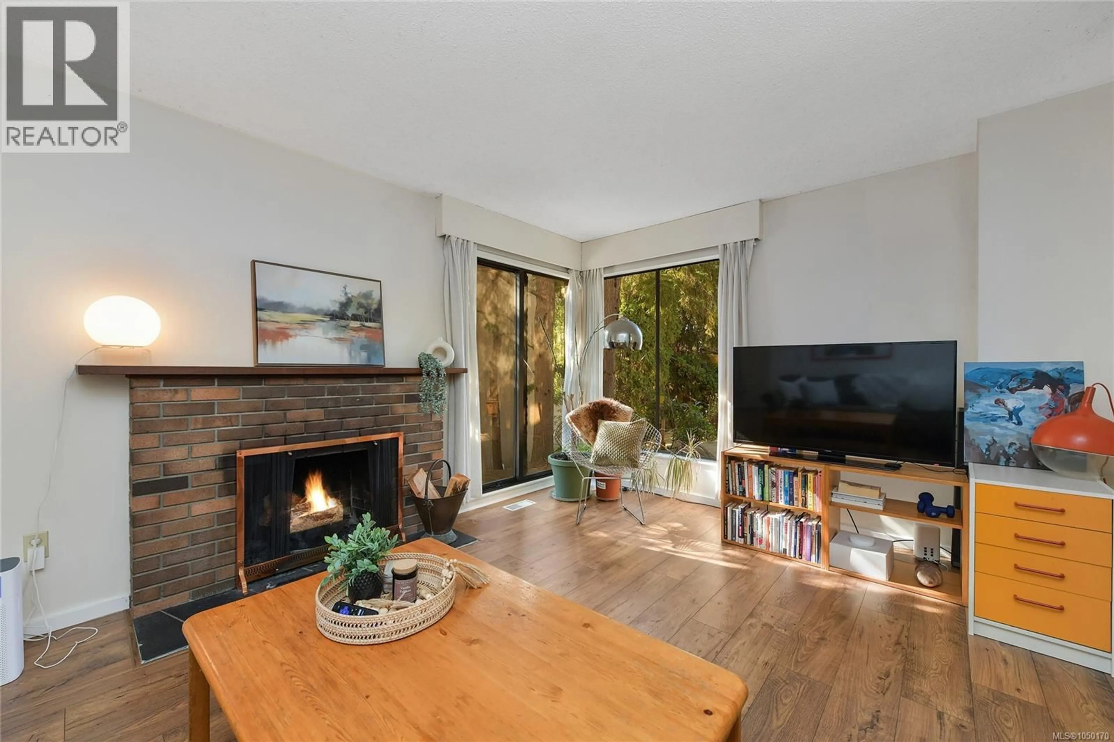 Living room with furniture, wood/laminate floor for 4039 DAFFODIL PLACE, Saanich British Columbia V8Z6G1
