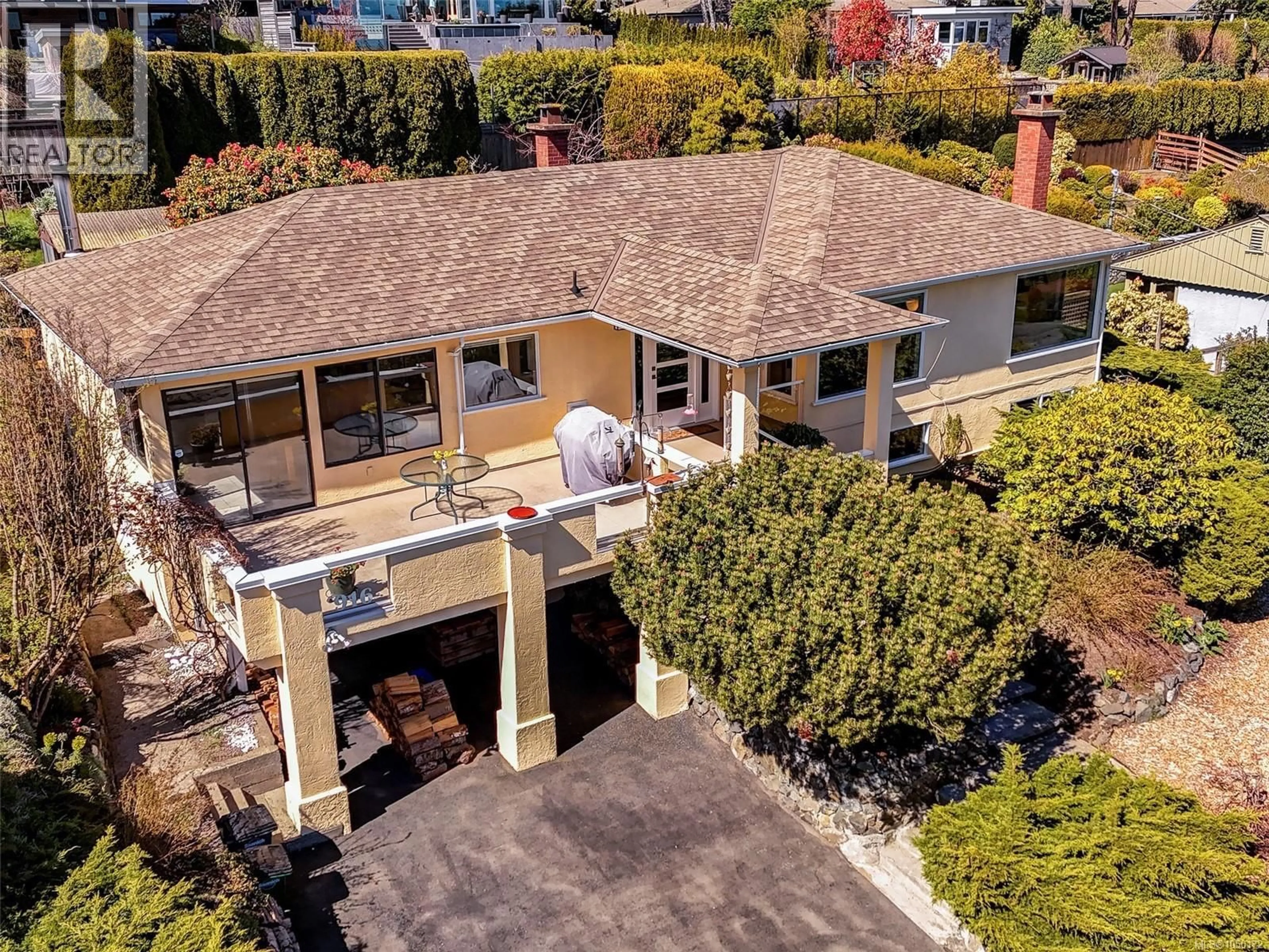 A pic from outside/outdoor area/front of a property/back of a property/a pic from drone, unknown for 916 CLAREMONT AVENUE, Saanich British Columbia V8Y1K3