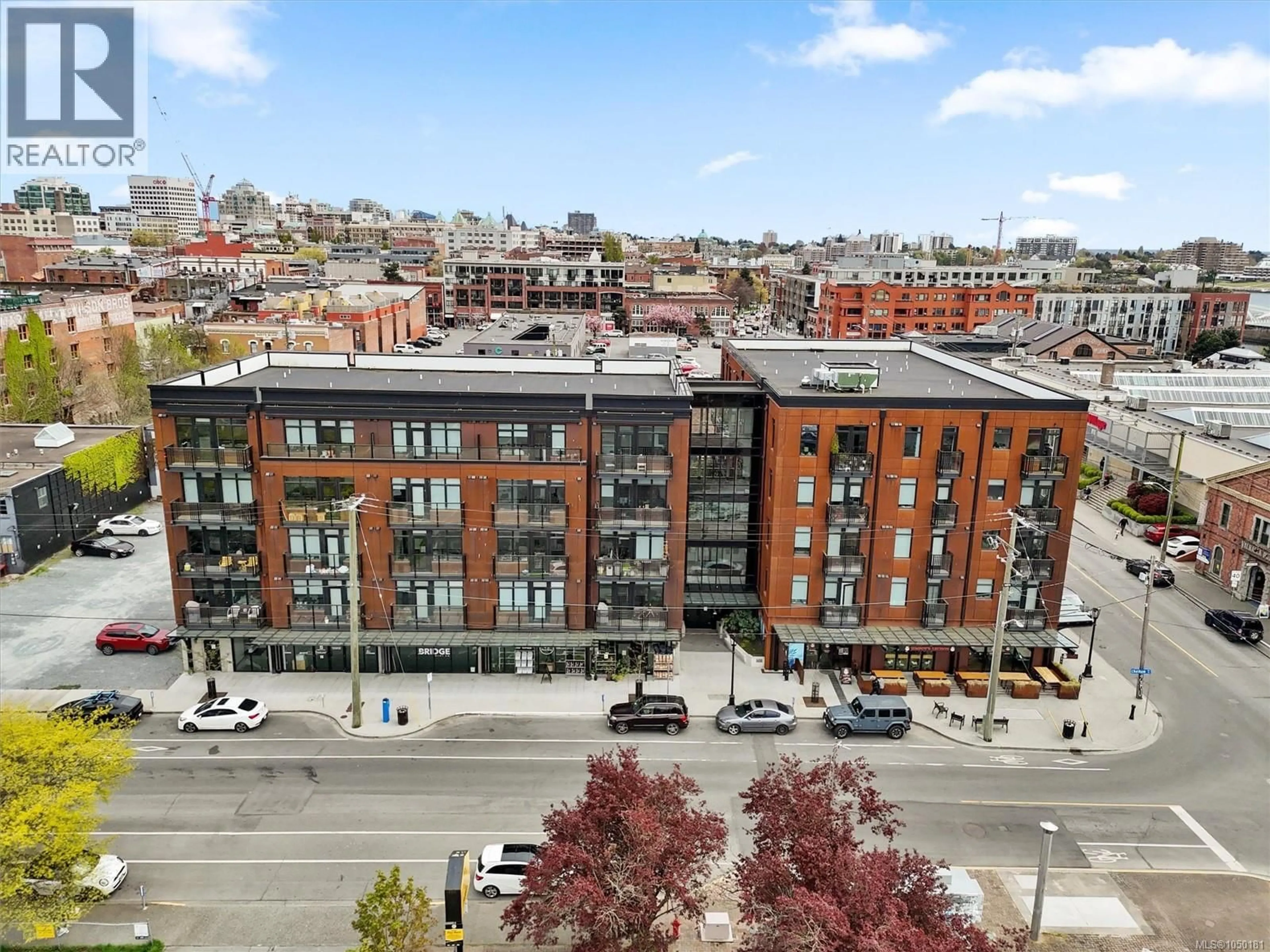 A pic from outside/outdoor area/front of a property/back of a property/a pic from drone, city buildings view from balcony for 305 - 515 CHATHAM STREET, Victoria British Columbia V8T0C8