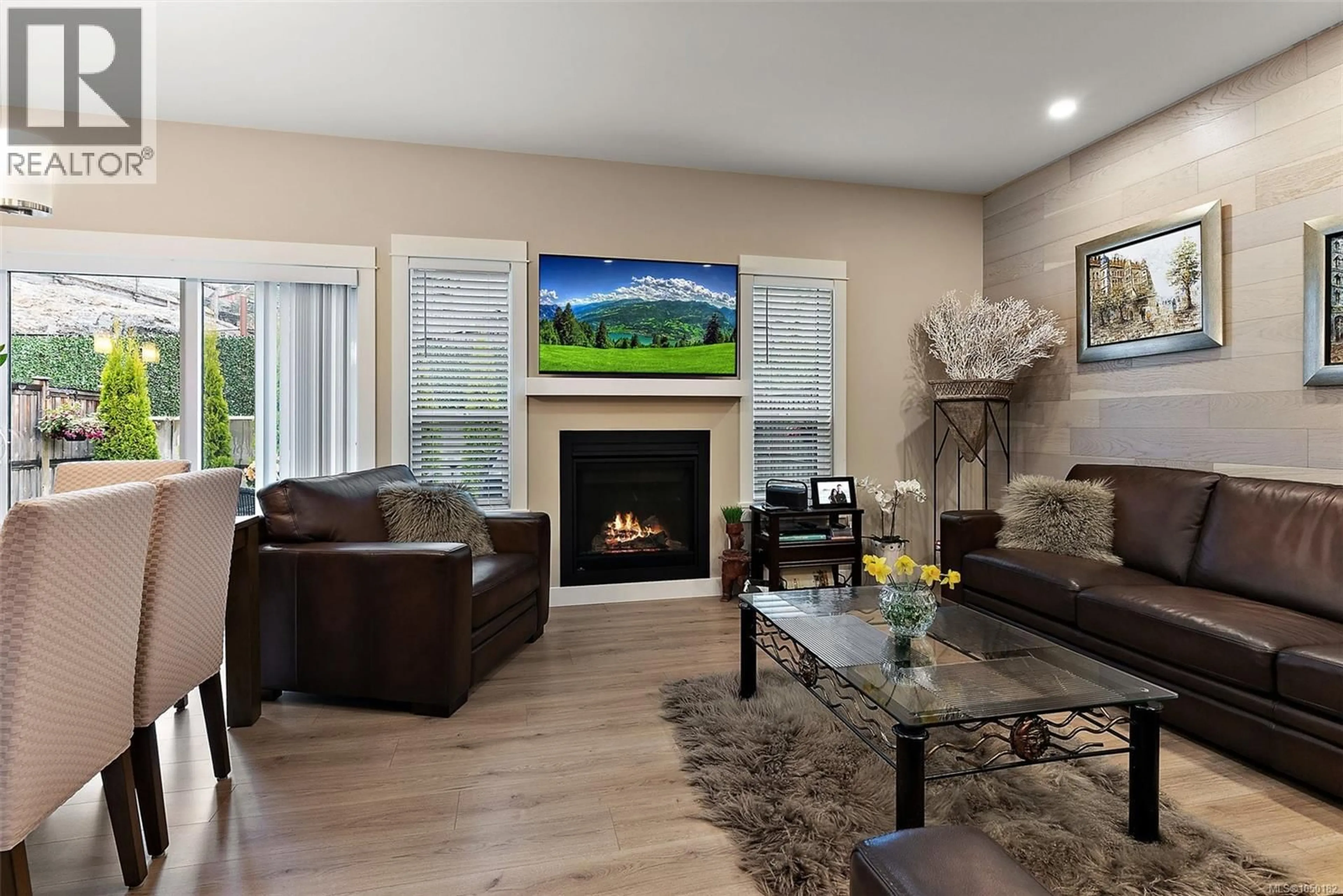 Living room with furniture, wood/laminate floor for 8 WEST PARK PLACE, View Royal British Columbia V9B3R9