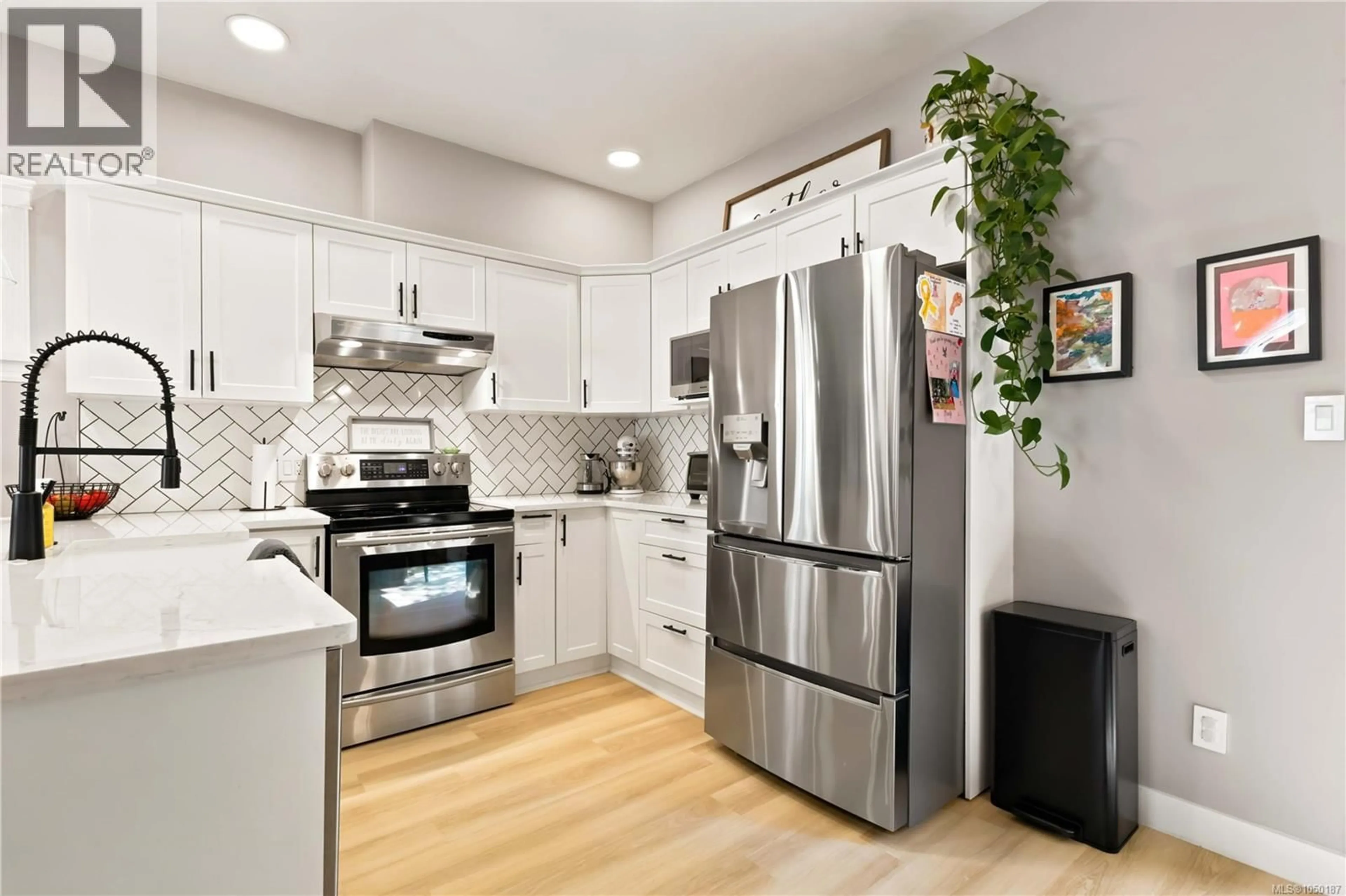 Open concept kitchen, unknown for 111 - 2645 MILLSTREAM ROAD, Langford British Columbia V9B6V8