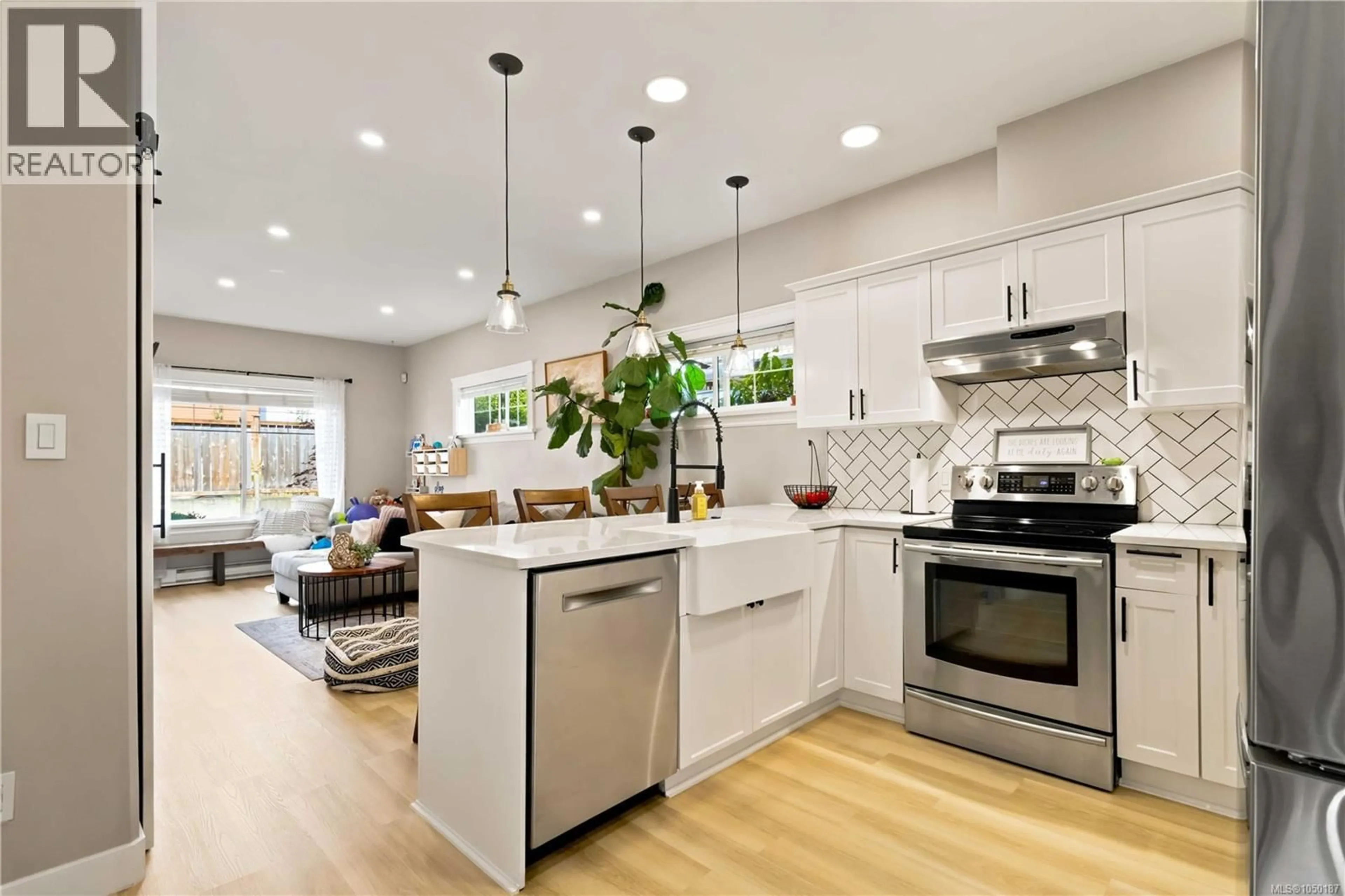 Open concept kitchen, ceramic/tile floor for 111 - 2645 MILLSTREAM ROAD, Langford British Columbia V9B6V8