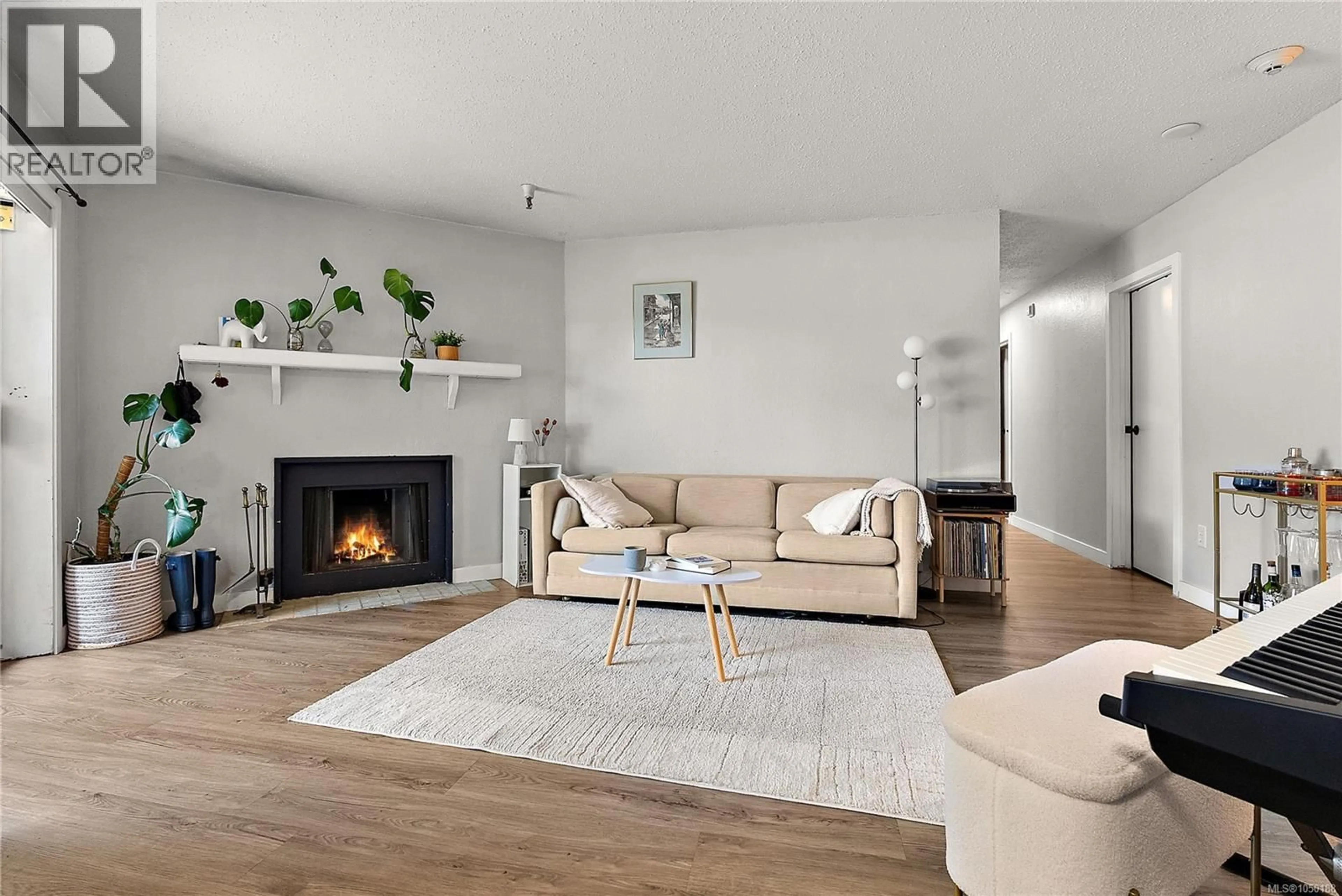 Living room with furniture, unknown for 106 - 71 GORGE ROAD WEST, Saanich British Columbia V9A1L9