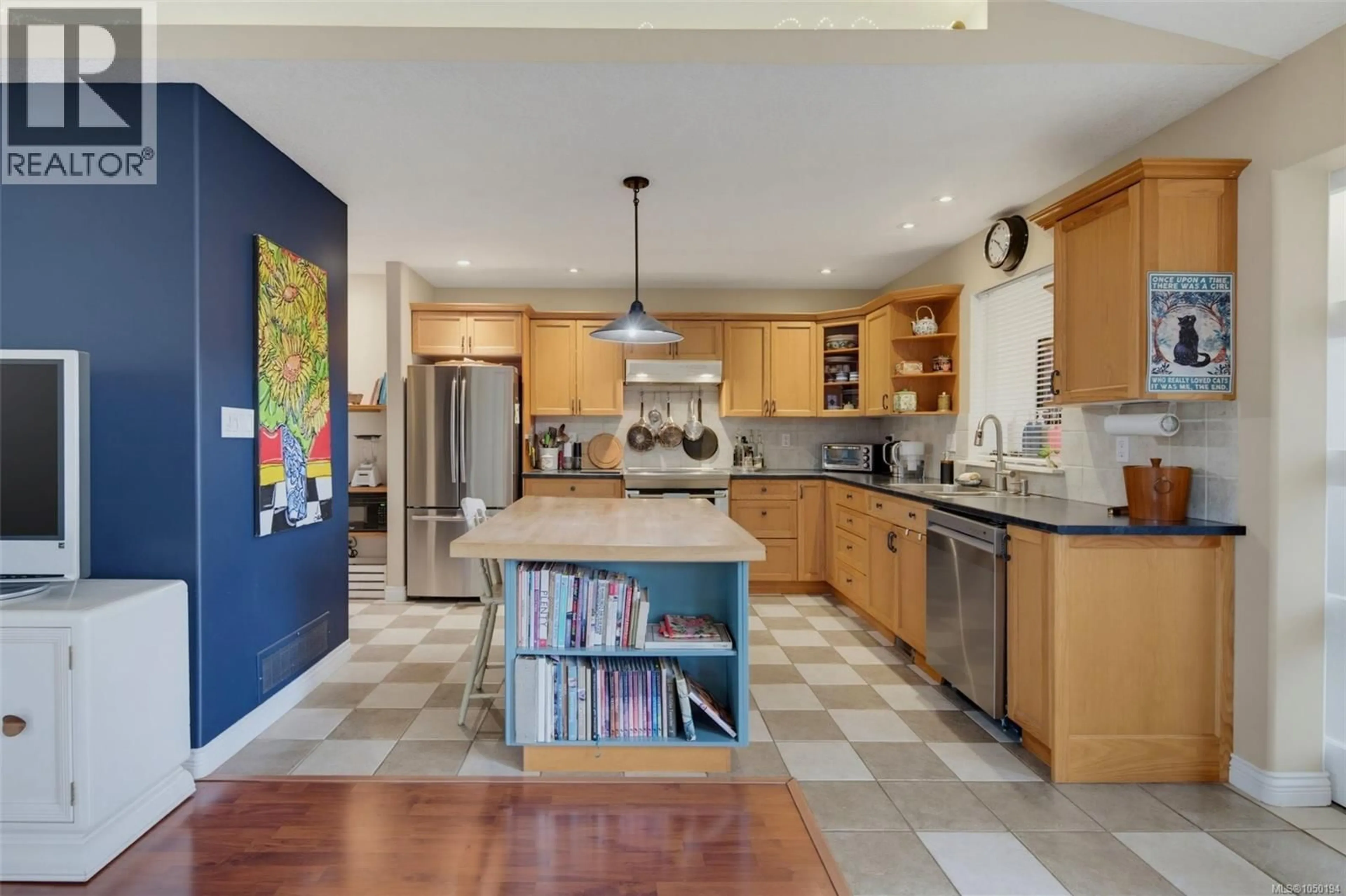 Contemporary kitchen, ceramic/tile floor for 8102 SPINNAKER PLACE, Crofton British Columbia V0R1R0