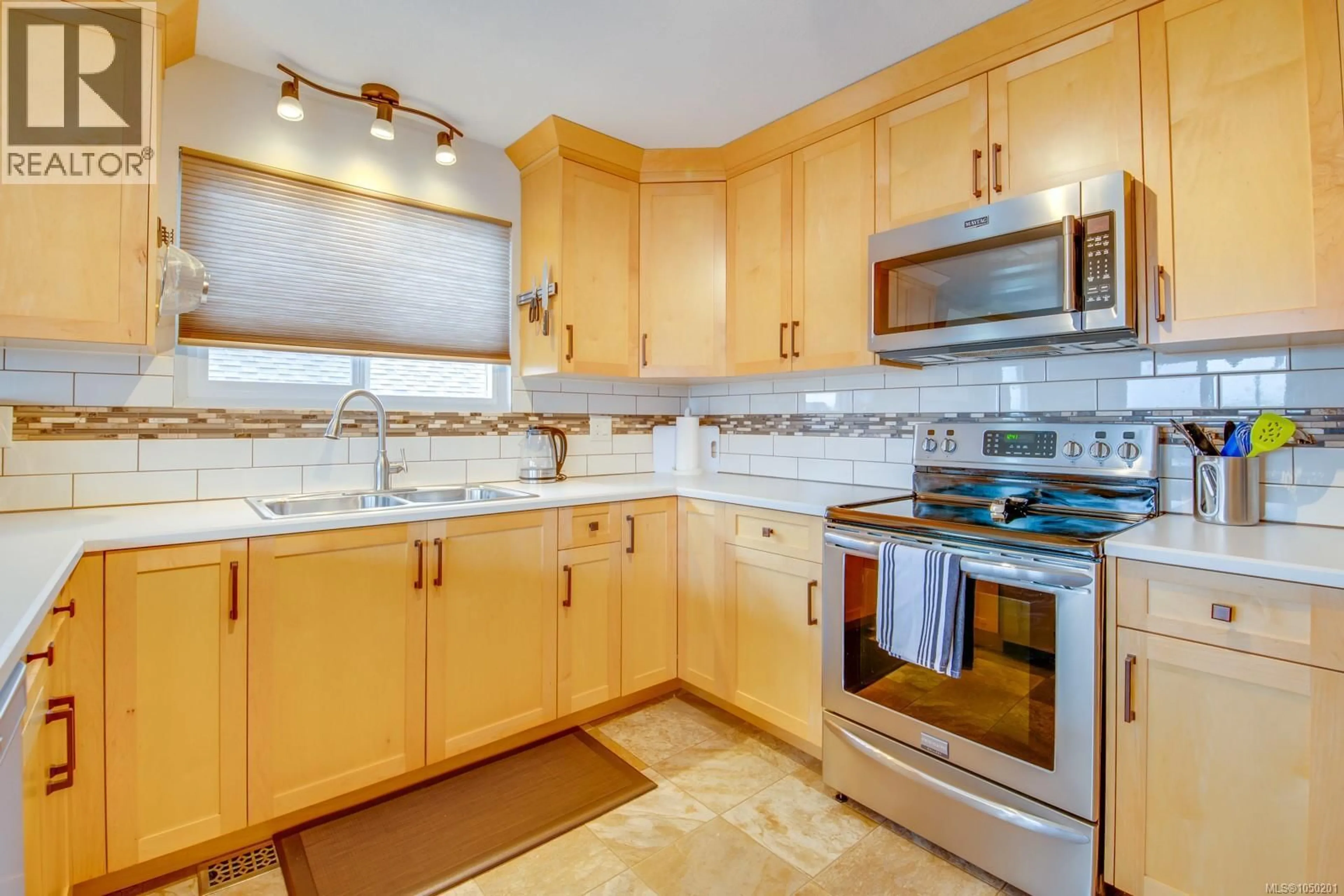 Standard kitchen, ceramic/tile floor for 3819 14TH AVENUE, Port Alberni British Columbia V9Y5C1