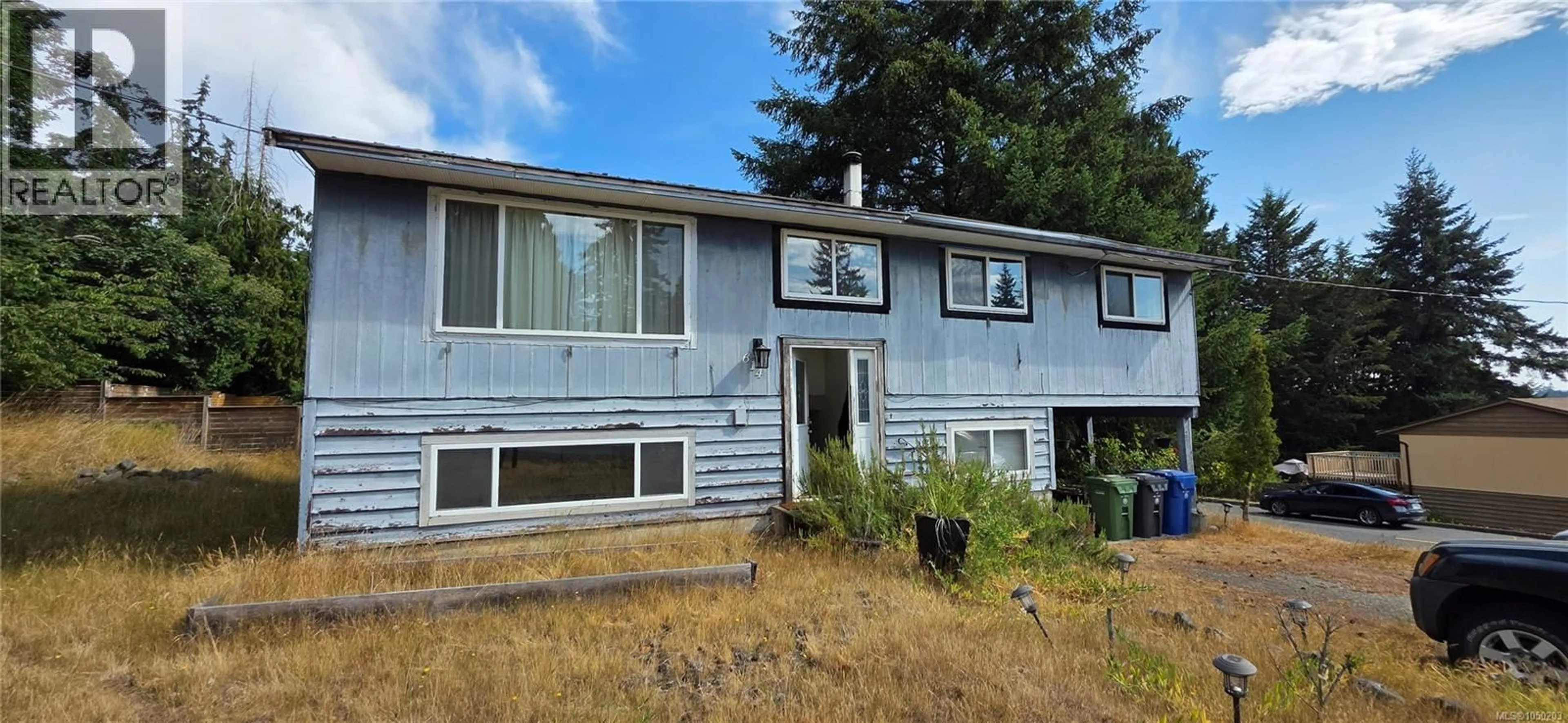 Home with vinyl exterior material, street for 614 SEVENTH STREET, Nanaimo British Columbia V9R1G2