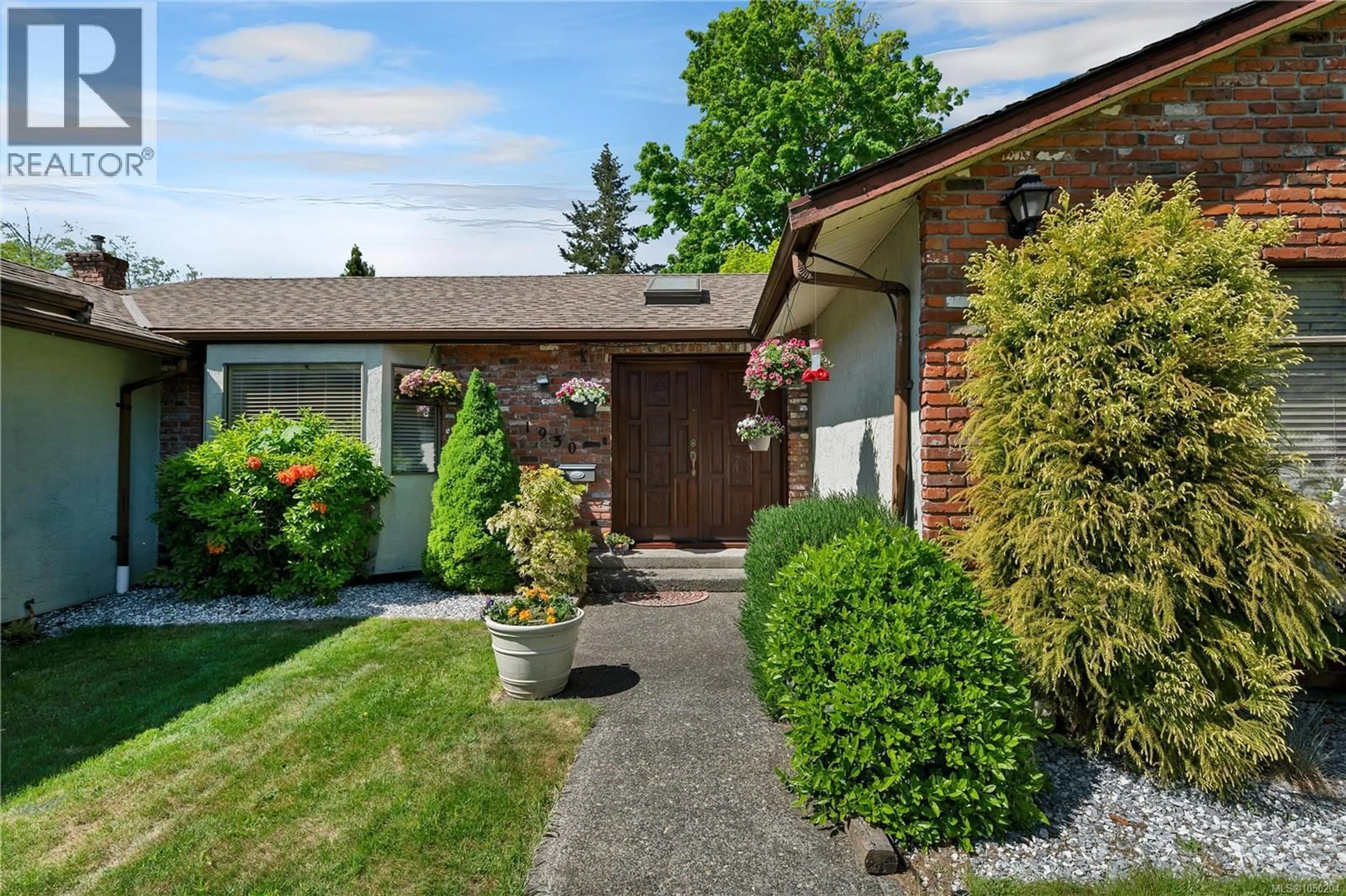 Home with brick exterior material, street for 1930 GILLIAN PLACE, Campbell River British Columbia V9W6B6