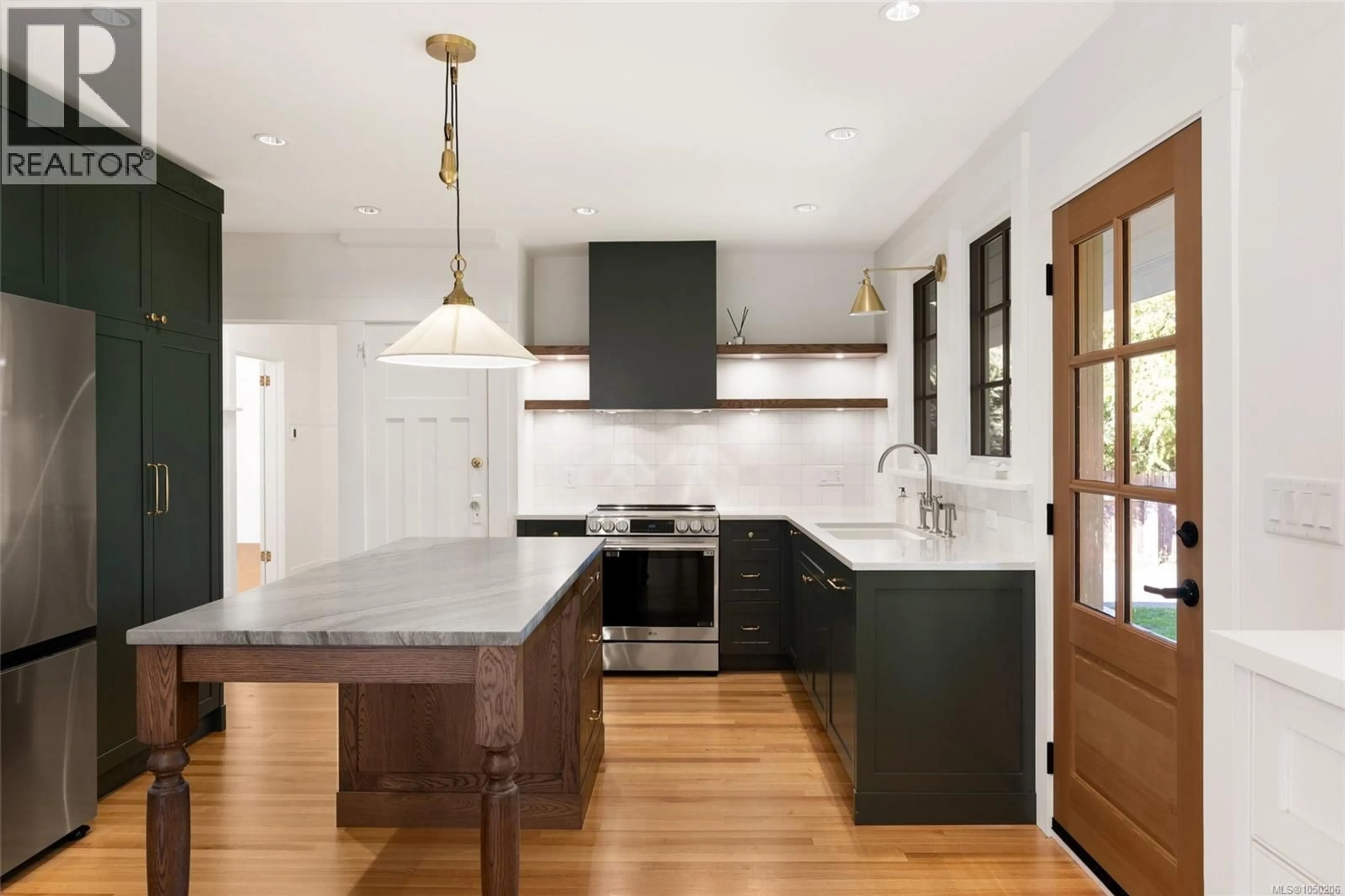 Contemporary kitchen, unknown for 1027 DEAL STREET, Oak Bay British Columbia V8S5G6