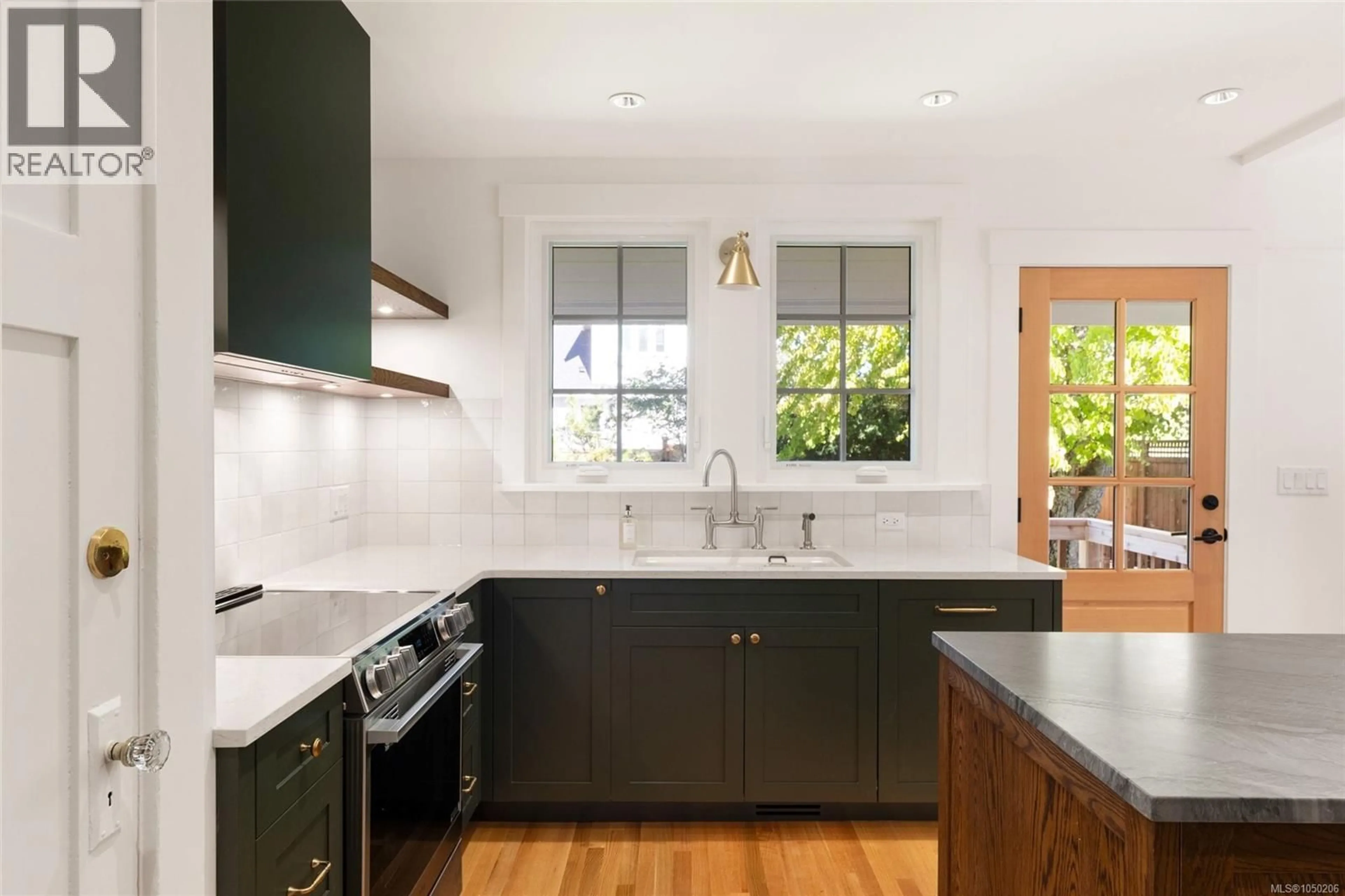 Contemporary kitchen, unknown for 1027 DEAL STREET, Oak Bay British Columbia V8S5G6