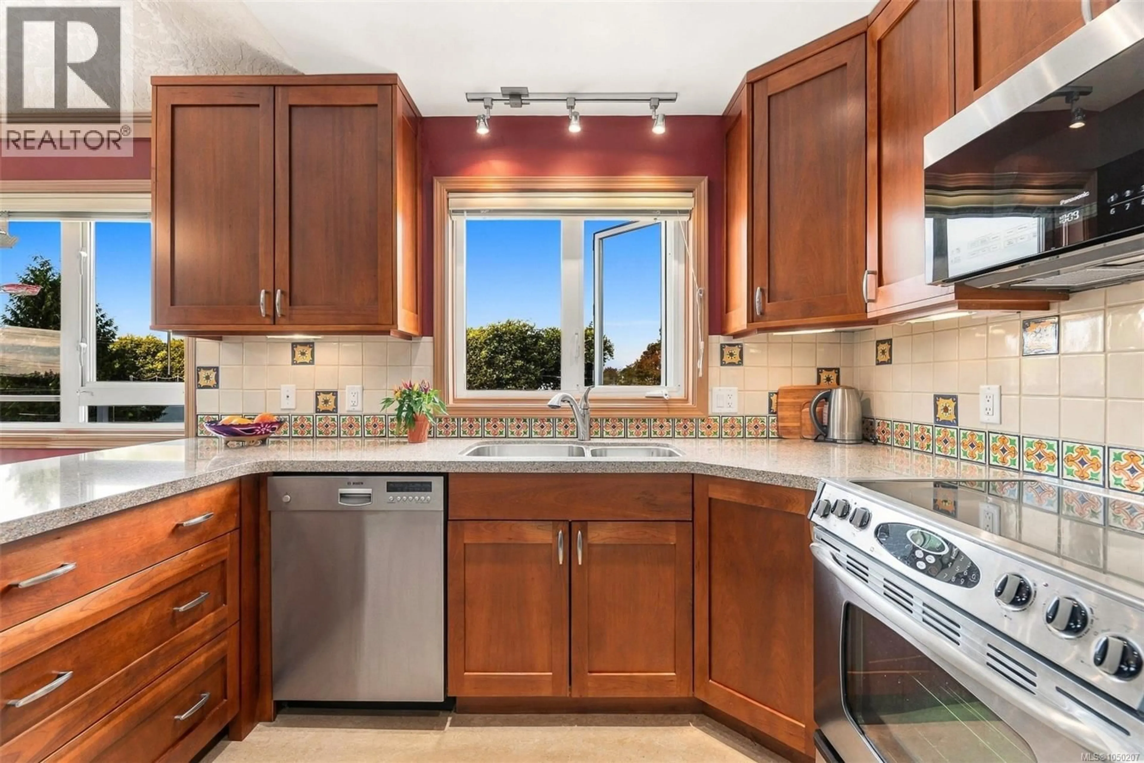 Standard kitchen, ceramic/tile floor for 303 - 1158 FAIRFIELD ROAD, Victoria British Columbia V8V3B1