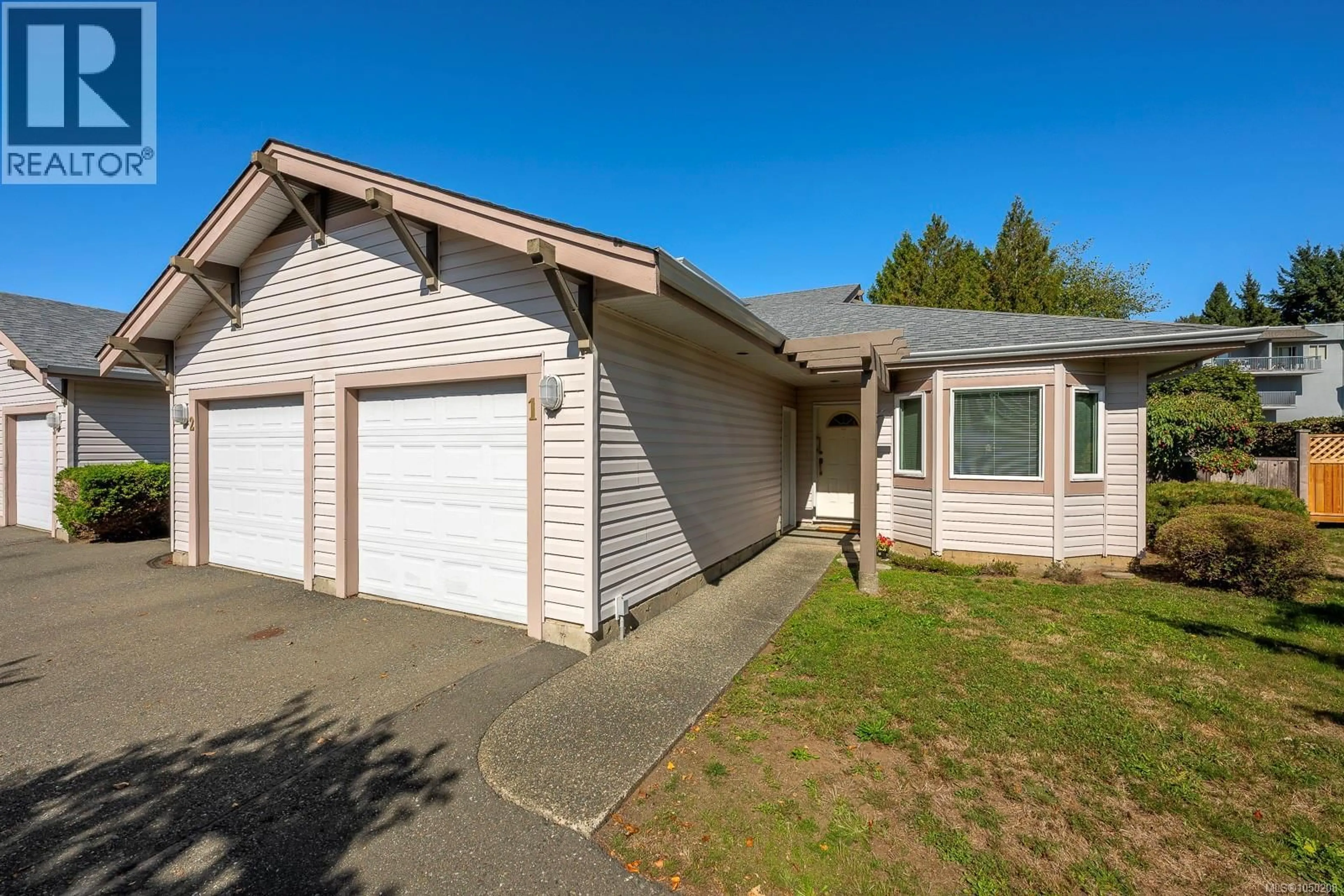 Home with vinyl exterior material, street for 1 - 950 BRAIDWOOD ROAD, Courtenay British Columbia V9N3R9