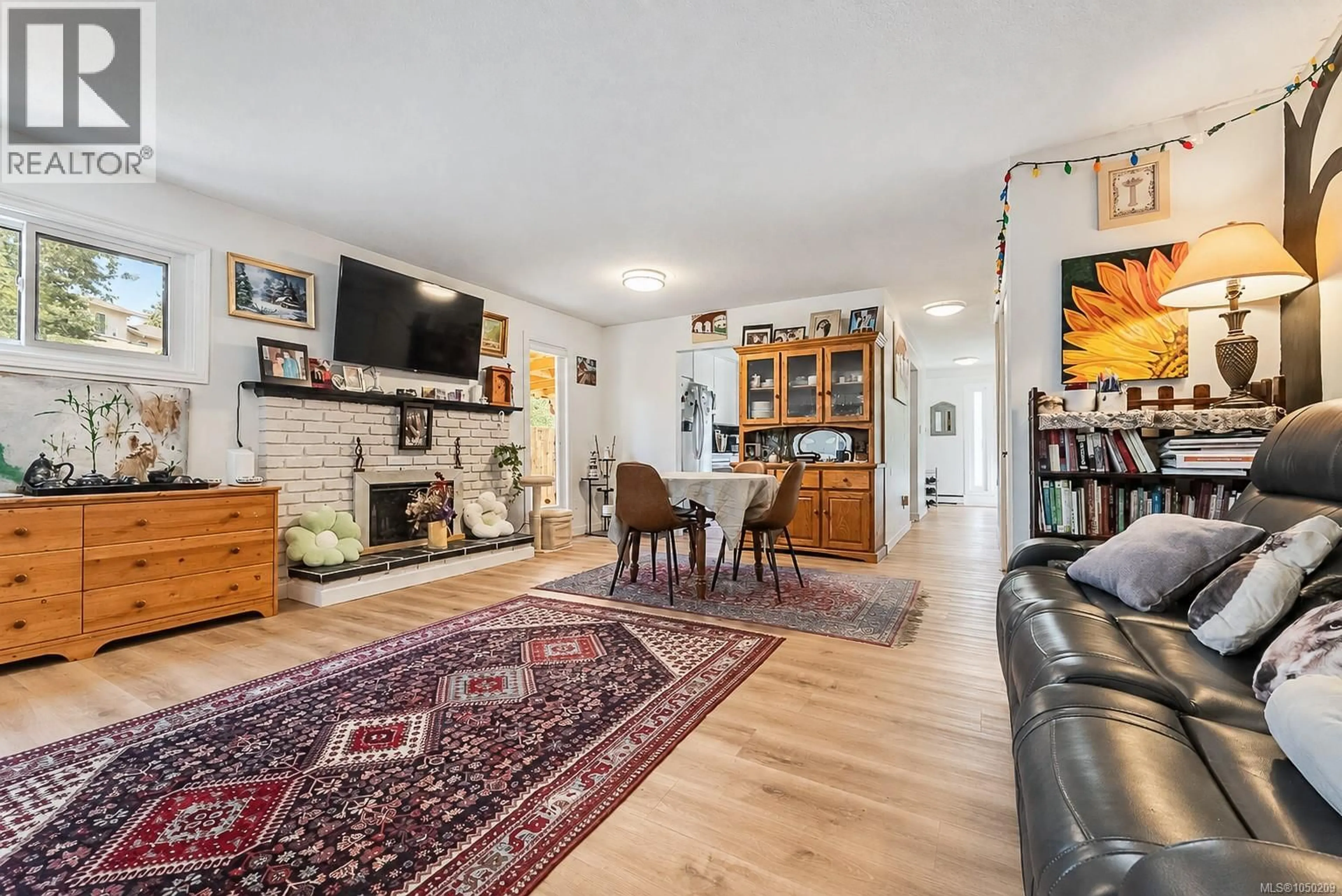 Living room with furniture, unknown for 2829 POWERS LANE, Langford British Columbia V9B4Y3