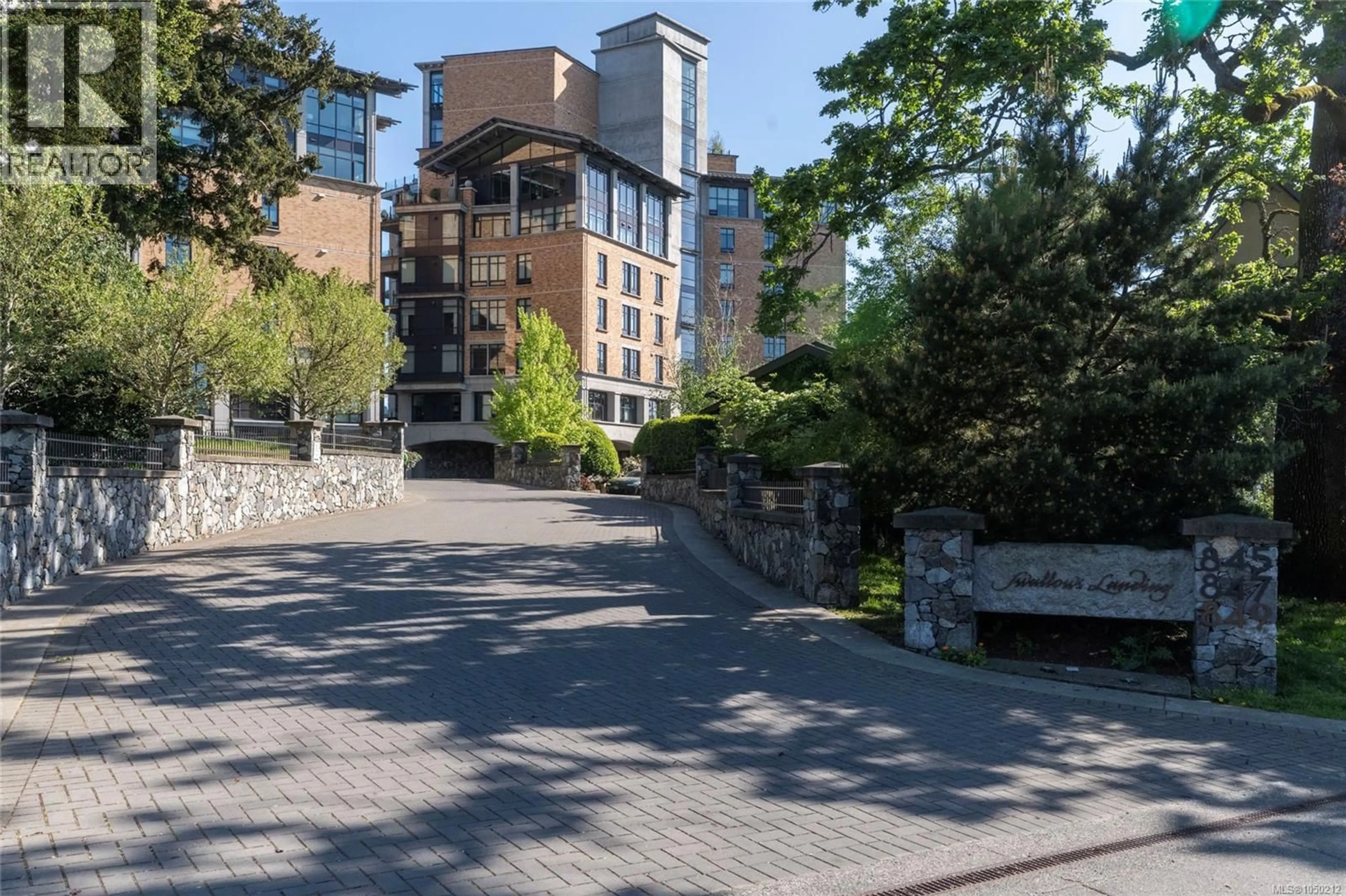 A pic from outside/outdoor area/front of a property/back of a property/a pic from drone, street for 106 - 847 DUNSMUIR ROAD, Esquimalt British Columbia V9A0A5