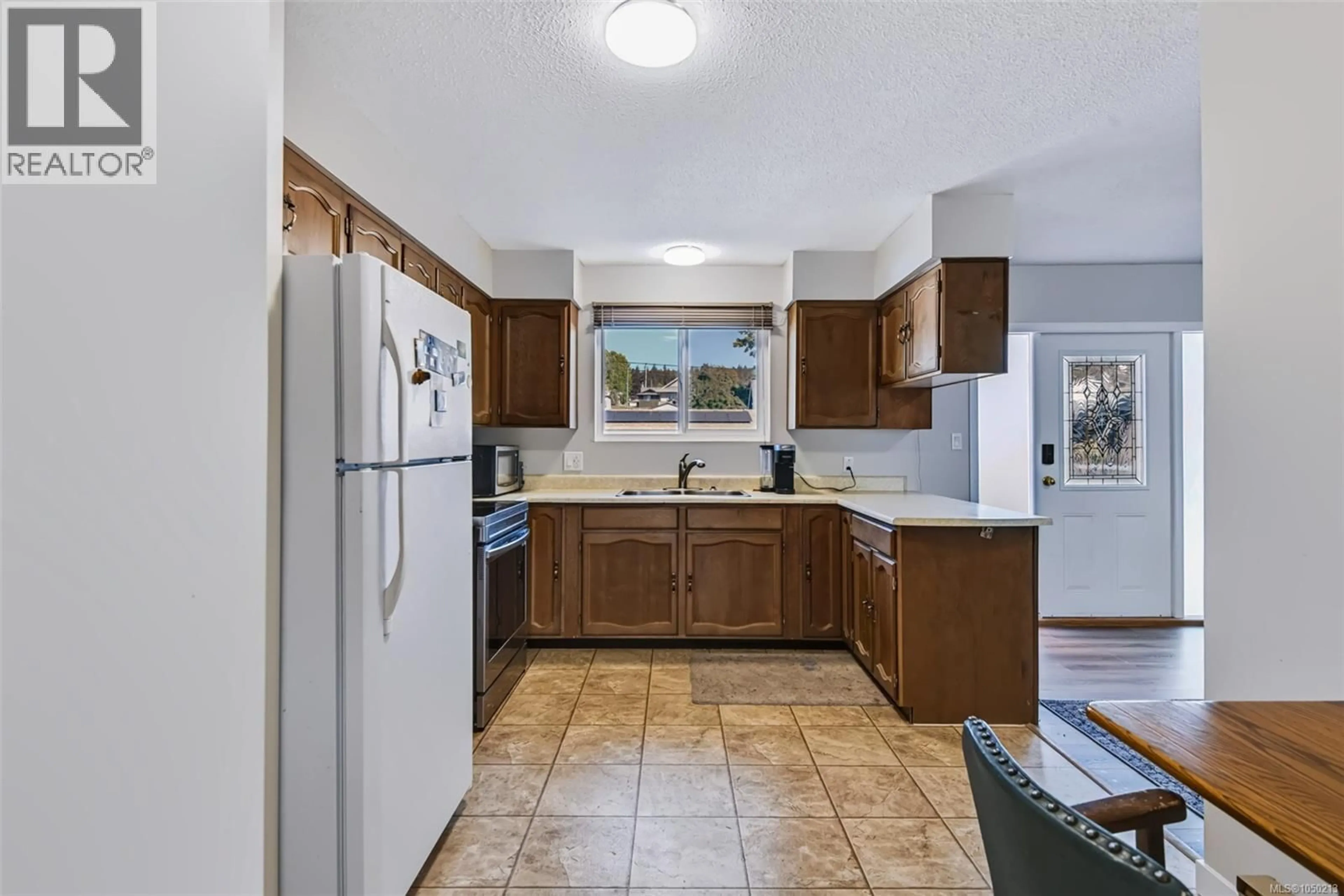 Standard kitchen, ceramic/tile floor for 2643 9TH AVENUE, Port Alberni British Columbia V9Y2M8