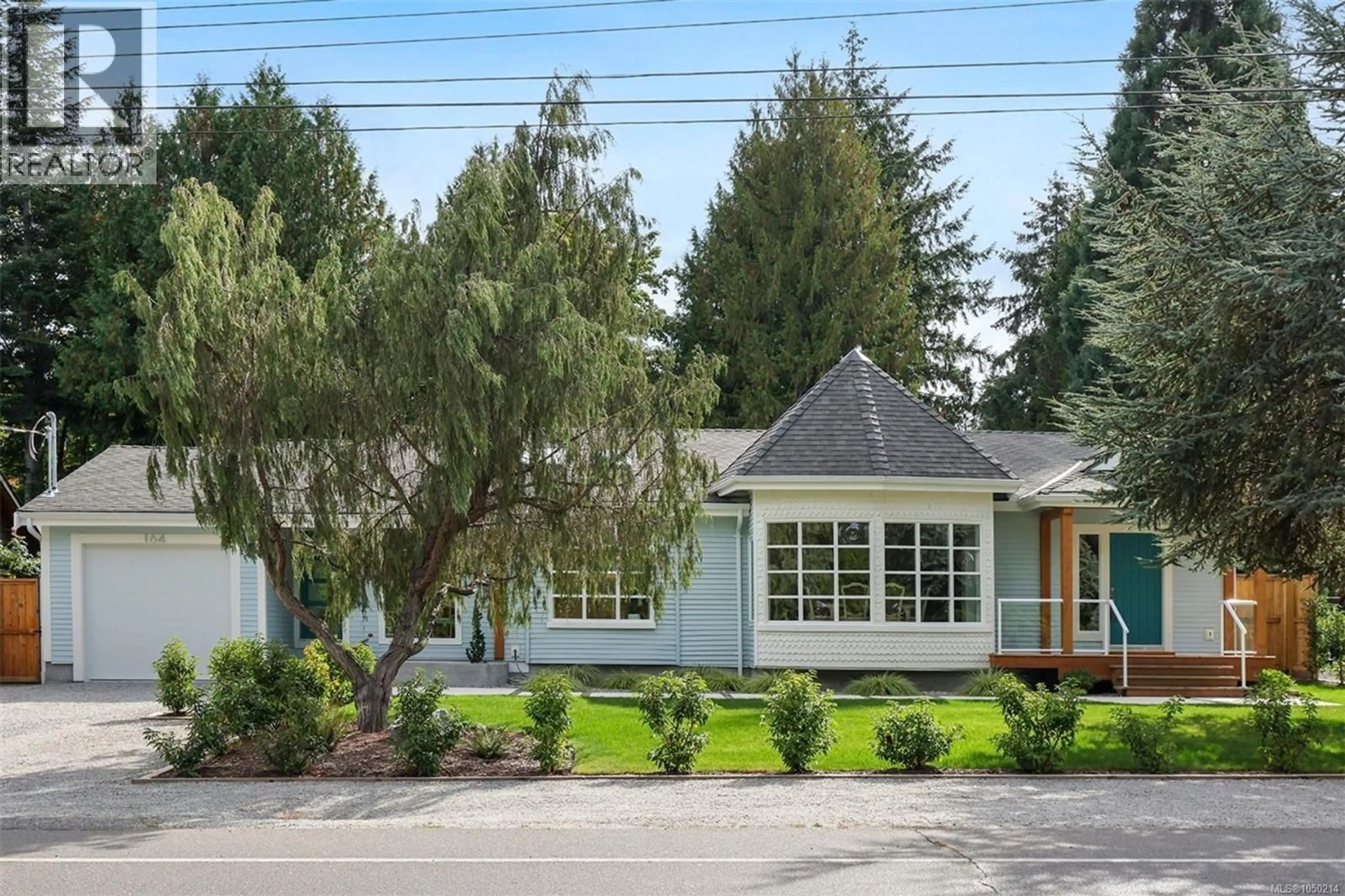 Home with vinyl exterior material, street for 164 CRESCENT ROAD EAST, Qualicum Beach British Columbia V9K1L6